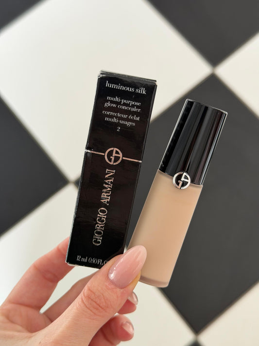 ARMANI Luminous Silk Hydrating & Brightening Concealer (2)