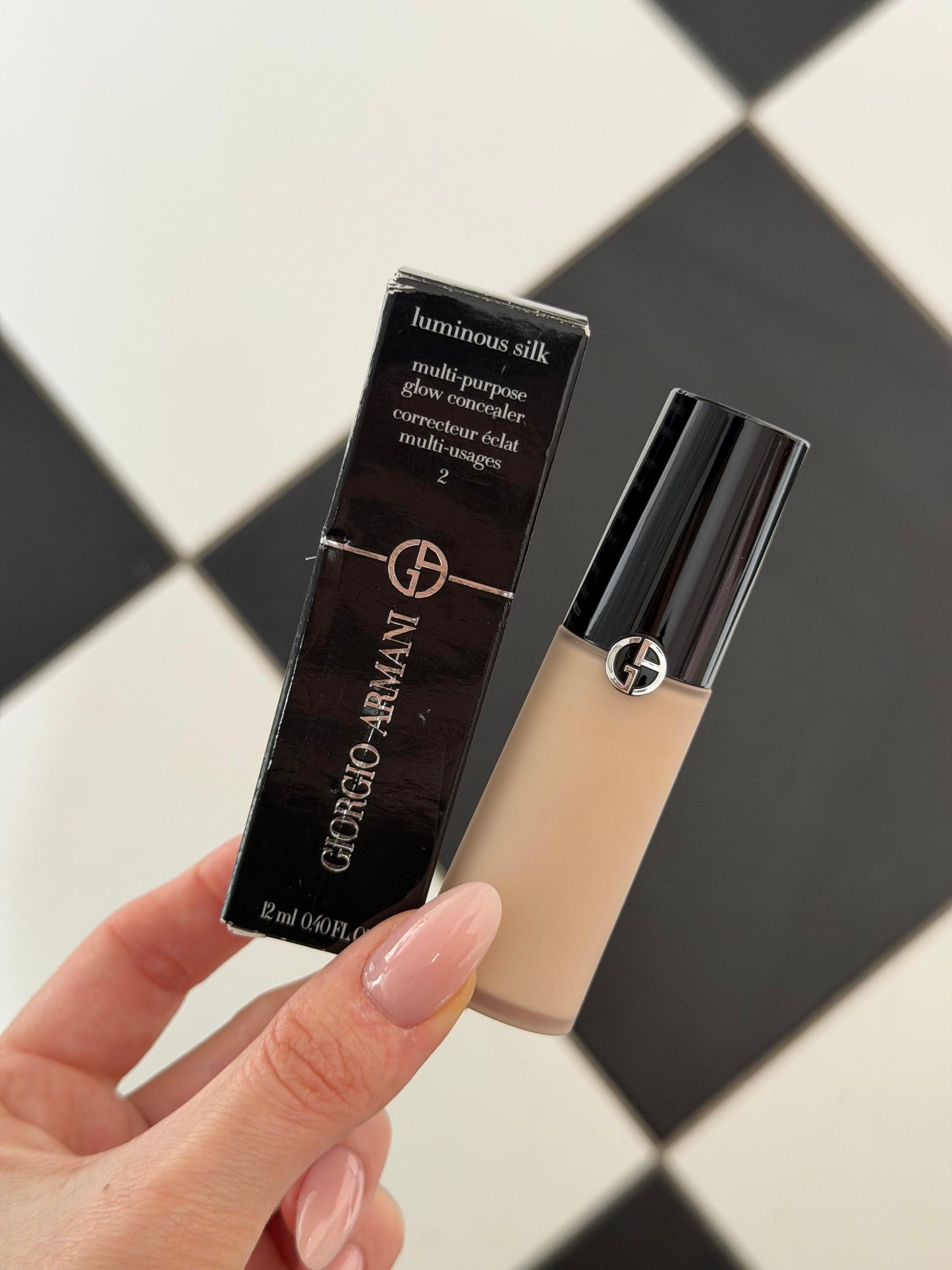 ARMANI Luminous Silk Hydrating & Brightening Concealer (2)