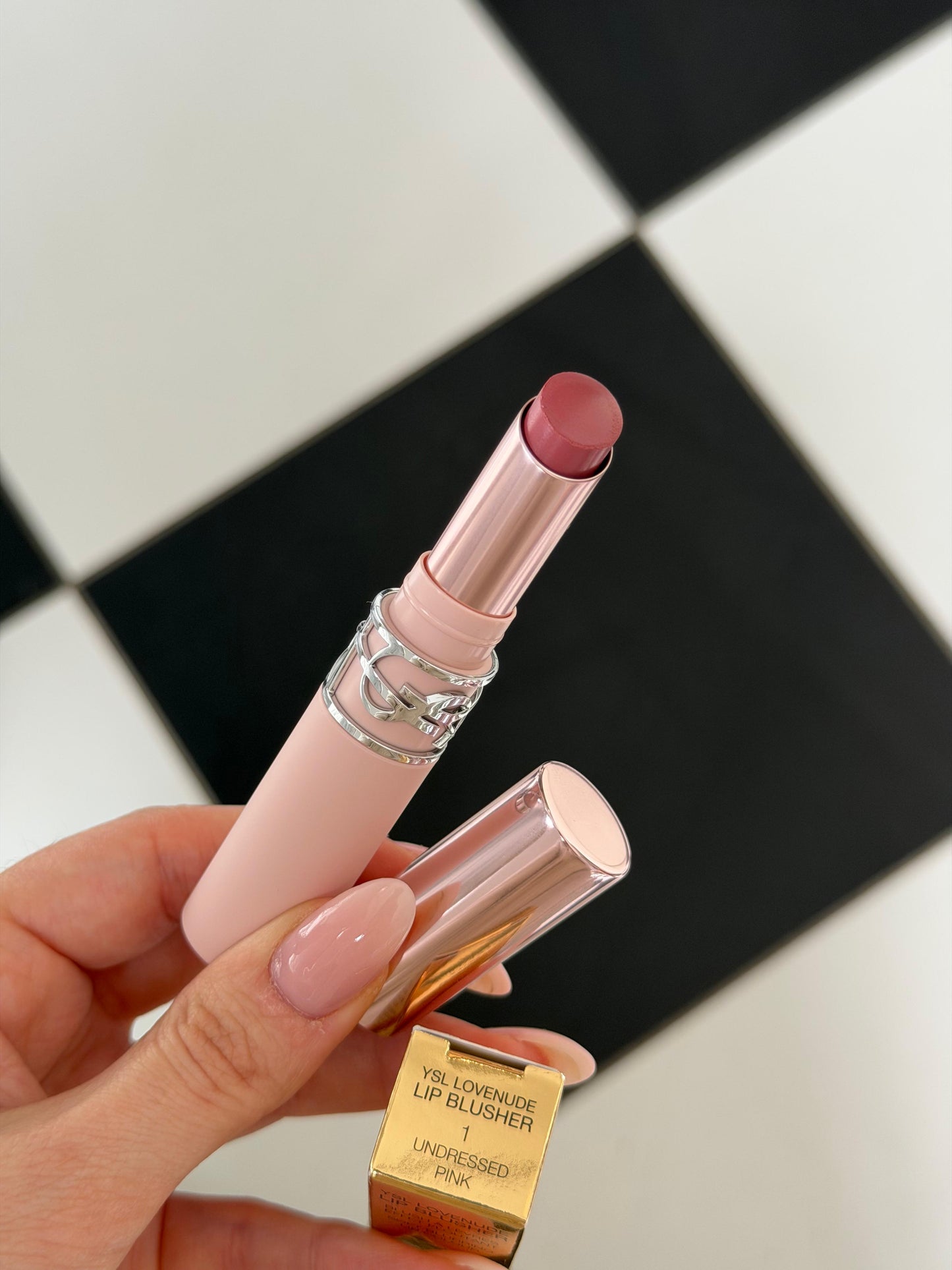 YSL Lovenude Lip Blusher Soft Blurring Lipstick (1)
A Sheer, Soft-Diffused Matte Lip Color With A Balmy Texture And 24H Hydration