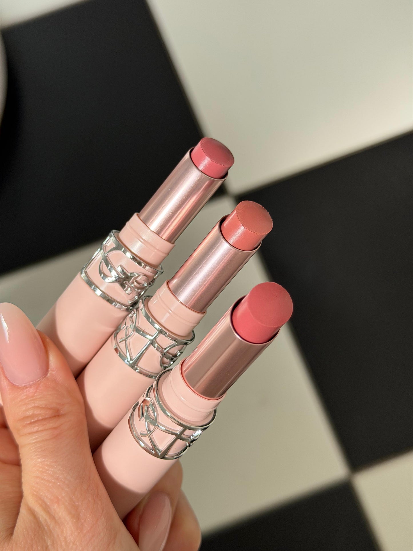 YSL Lovenude Lip Blusher Soft Blurring Lipstick (1)
A Sheer, Soft-Diffused Matte Lip Color With A Balmy Texture And 24H Hydration