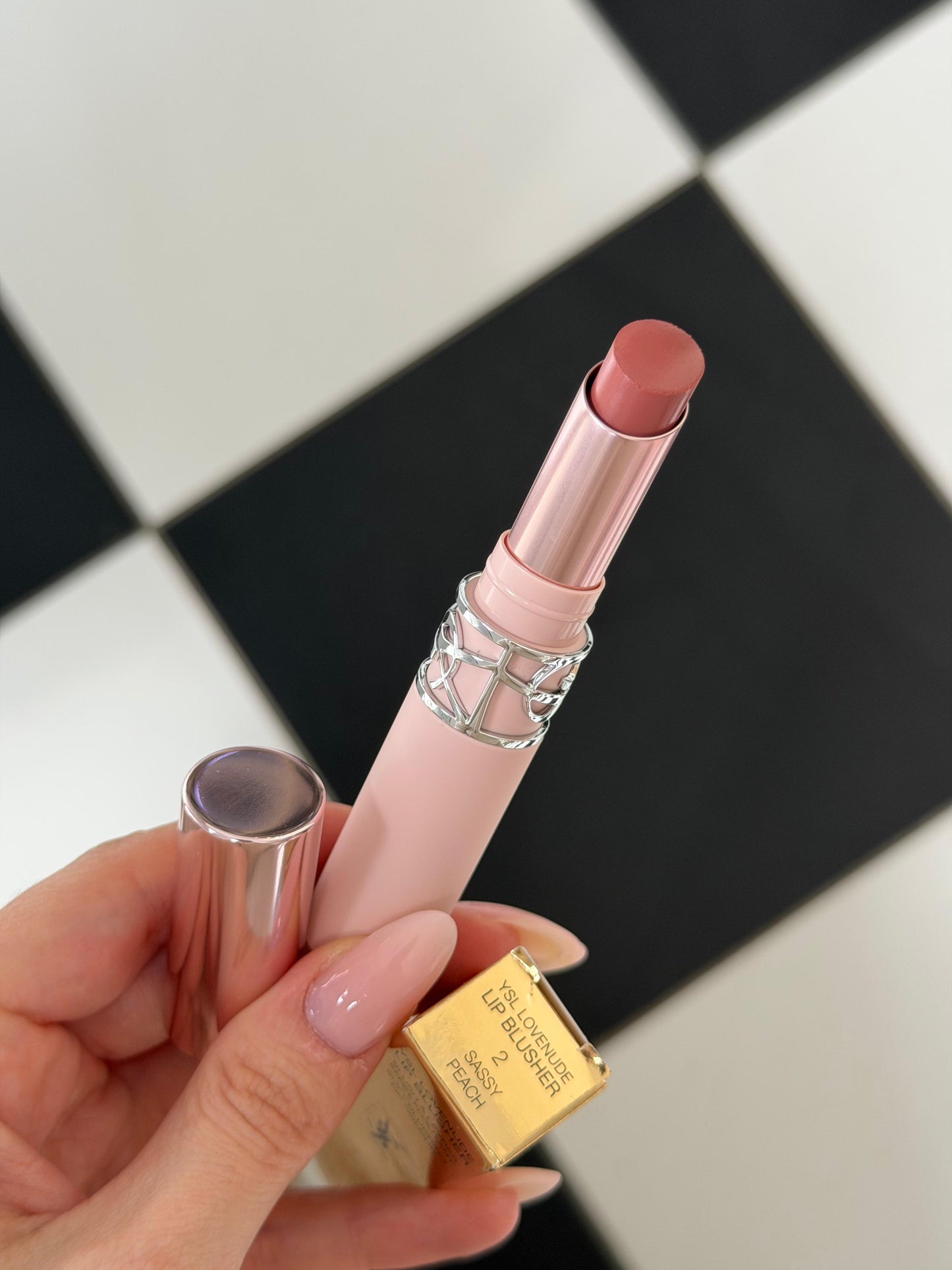 YSL Lovenude Lip Blusher Soft Blurring Lipstick (2)
A Sheer, Soft-Diffused Matte Lip Color With A Balmy Texture And 24H Hydration