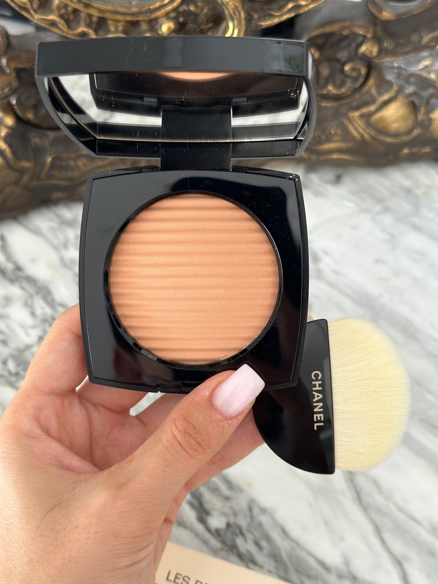 CHANEL Les Beiges
Healthy Glow Luminous Colour