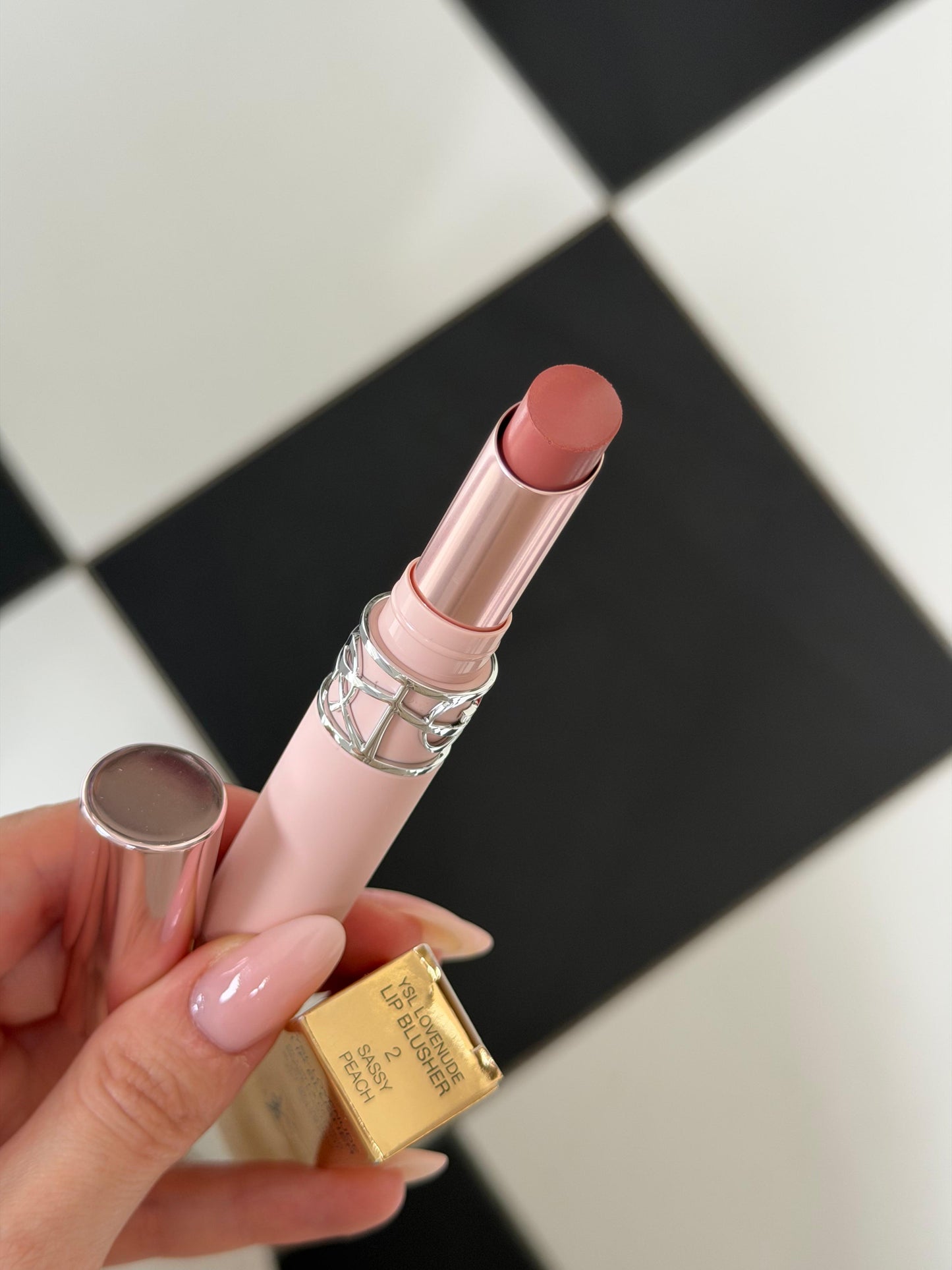 YSL Lovenude Lip Blusher Soft Blurring Lipstick (2)
A Sheer, Soft-Diffused Matte Lip Color With A Balmy Texture And 24H Hydration