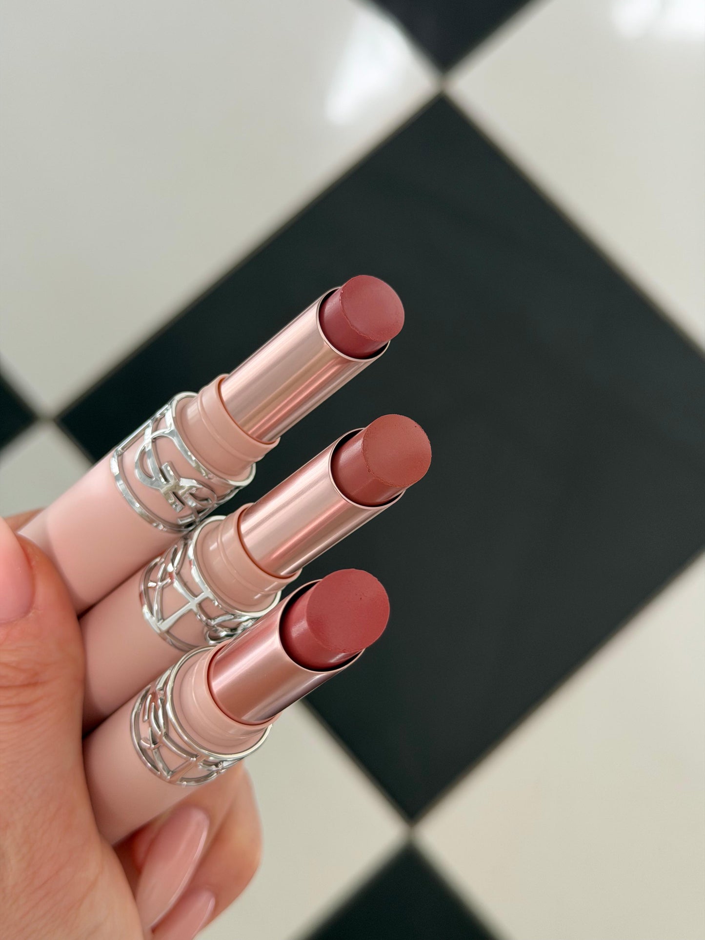 YSL Lovenude Lip Blusher Soft Blurring Lipstick (2)
A Sheer, Soft-Diffused Matte Lip Color With A Balmy Texture And 24H Hydration