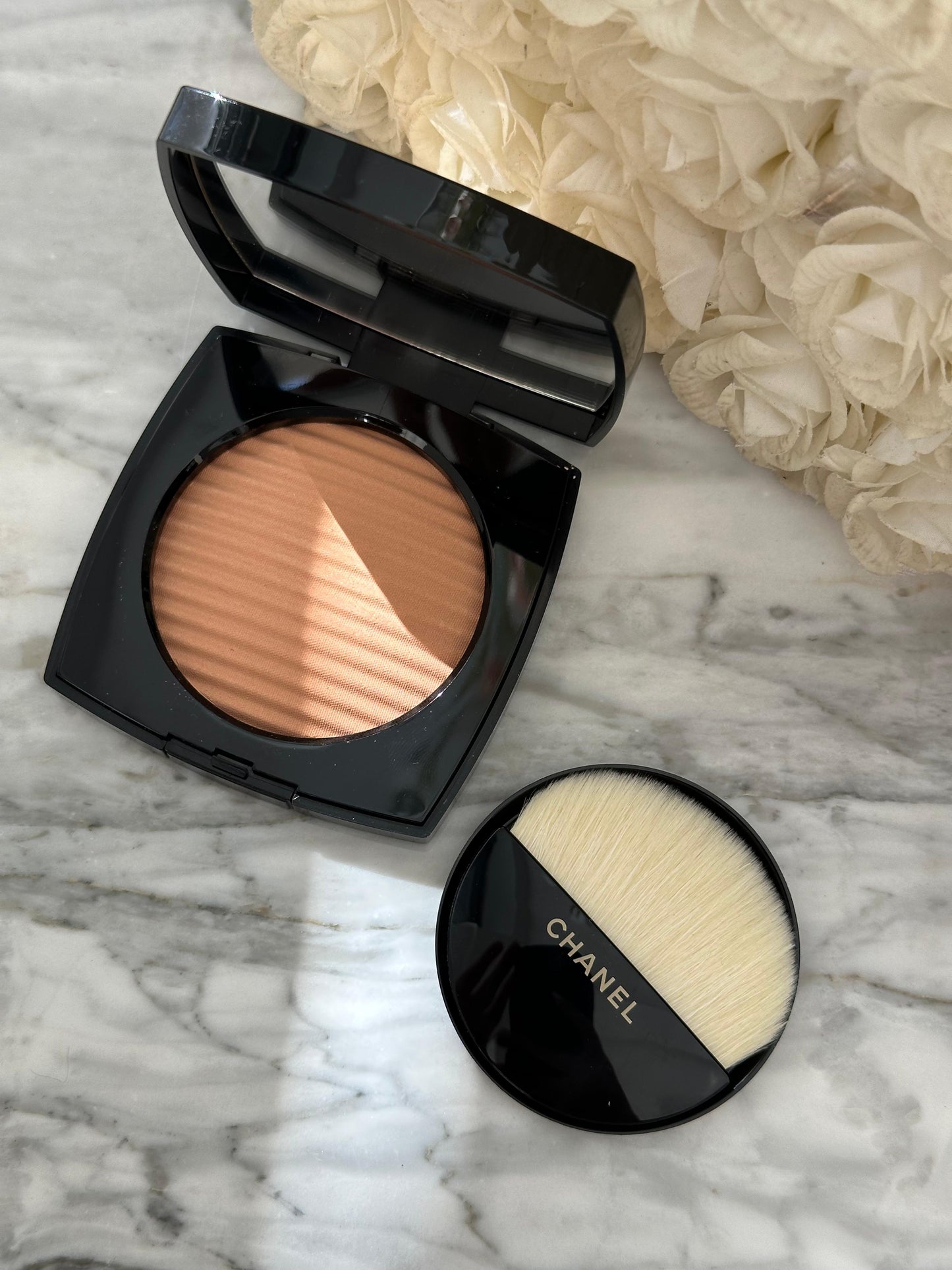 CHANEL Les Beiges
Healthy Glow Luminous Colour