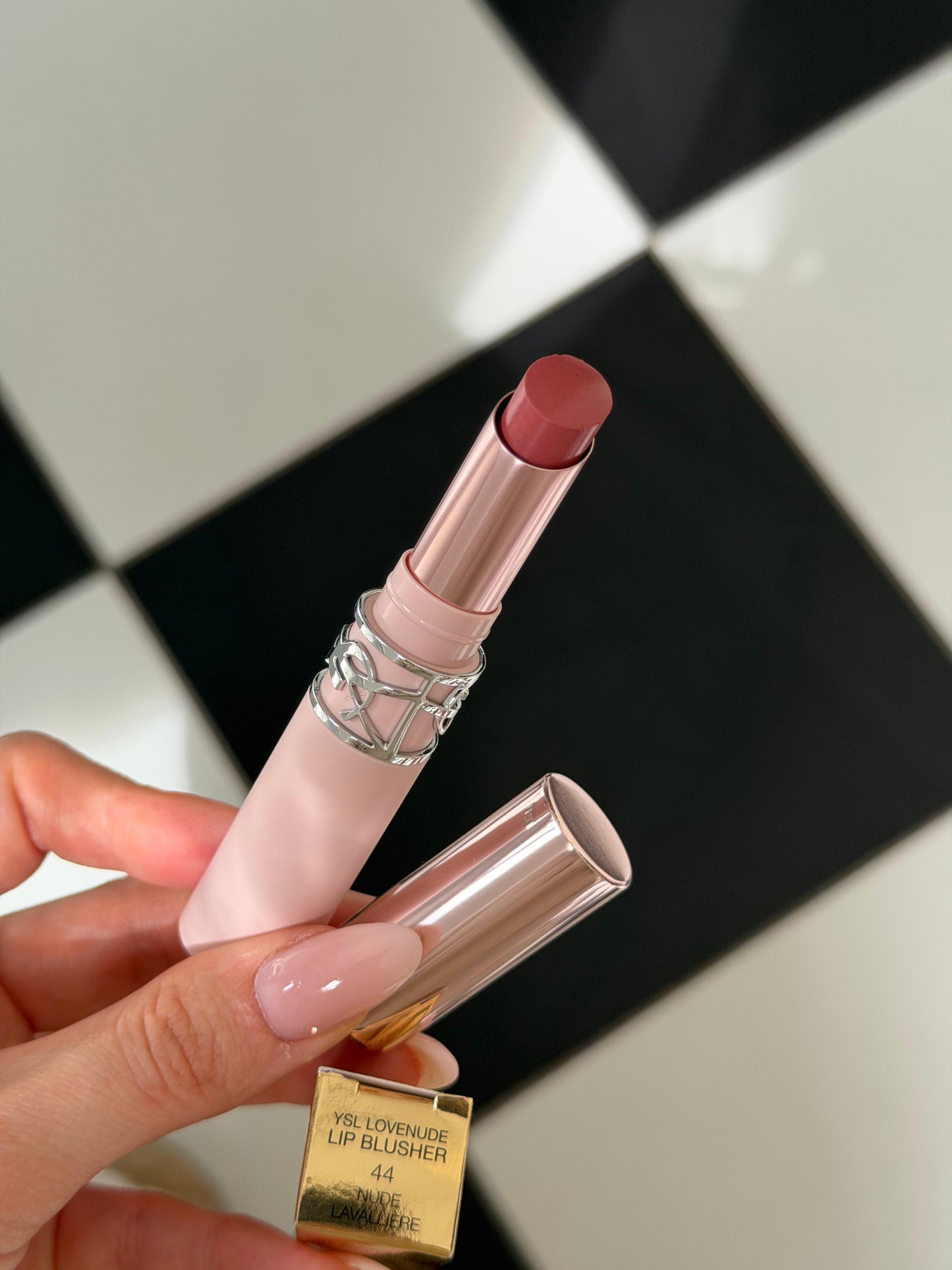 YSL Lovenude Lip Blusher Soft Blurring Lipstick (44)
A Sheer, Soft-Diffused Matte Lip Color With A Balmy Texture And 24H Hydration