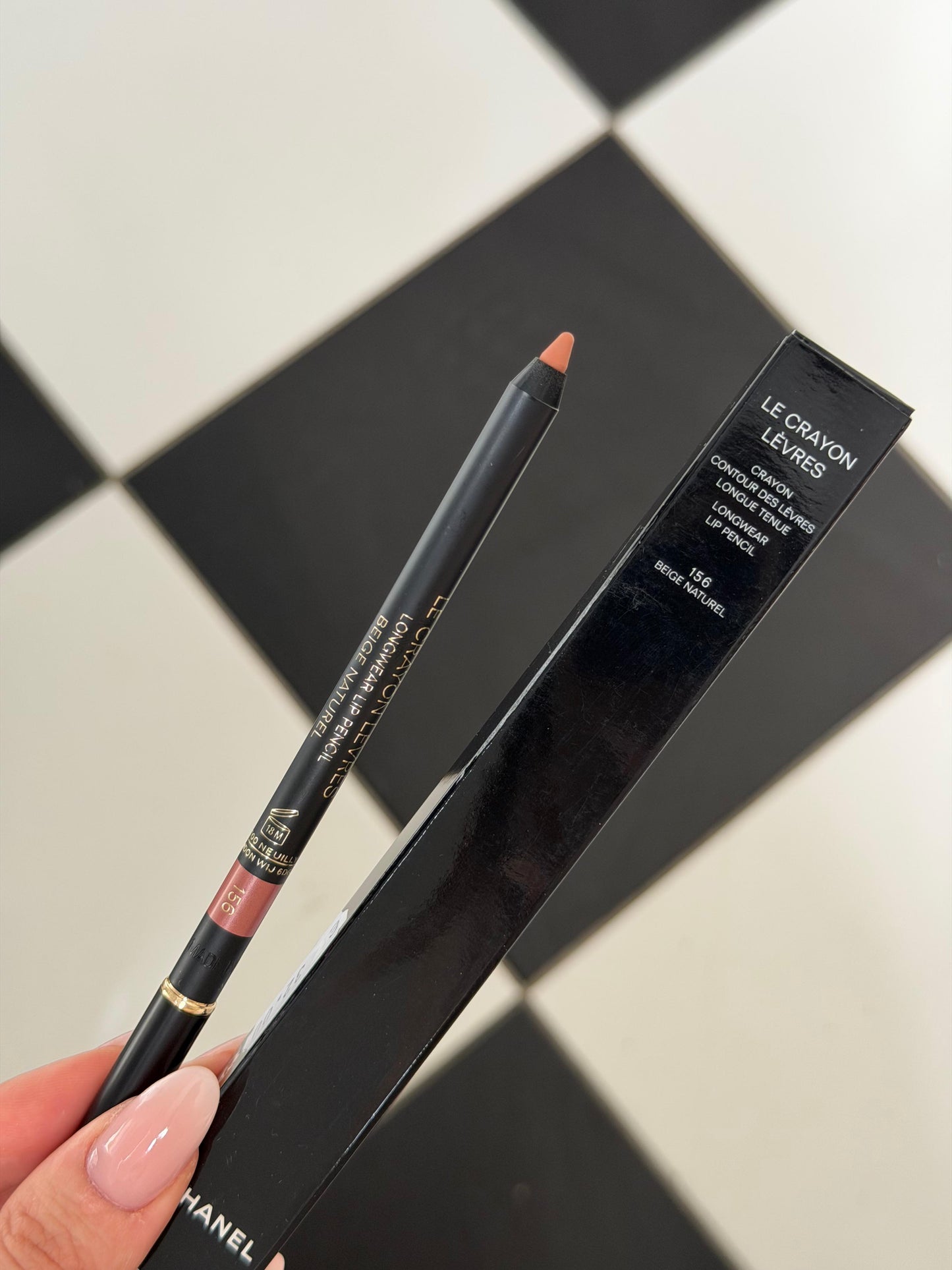 CHANEL Le Crayon Lèvres
Longwear Lip Pencil (156)