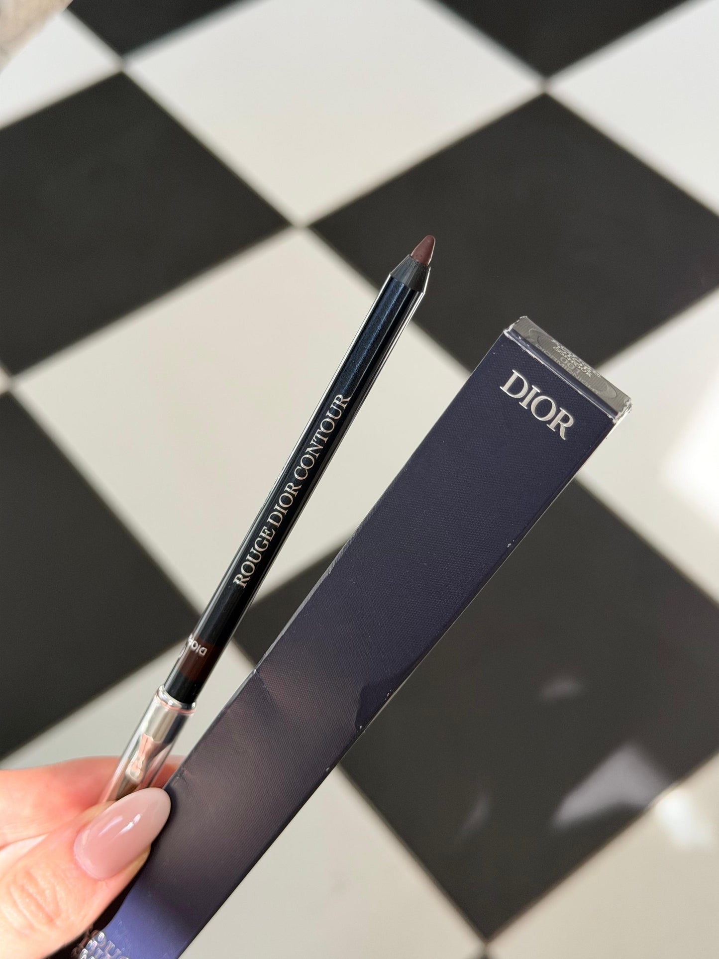 DIOR Rouge Dior Contour Lip Liner (001)
No-Transfer - Comfort and Long Wear