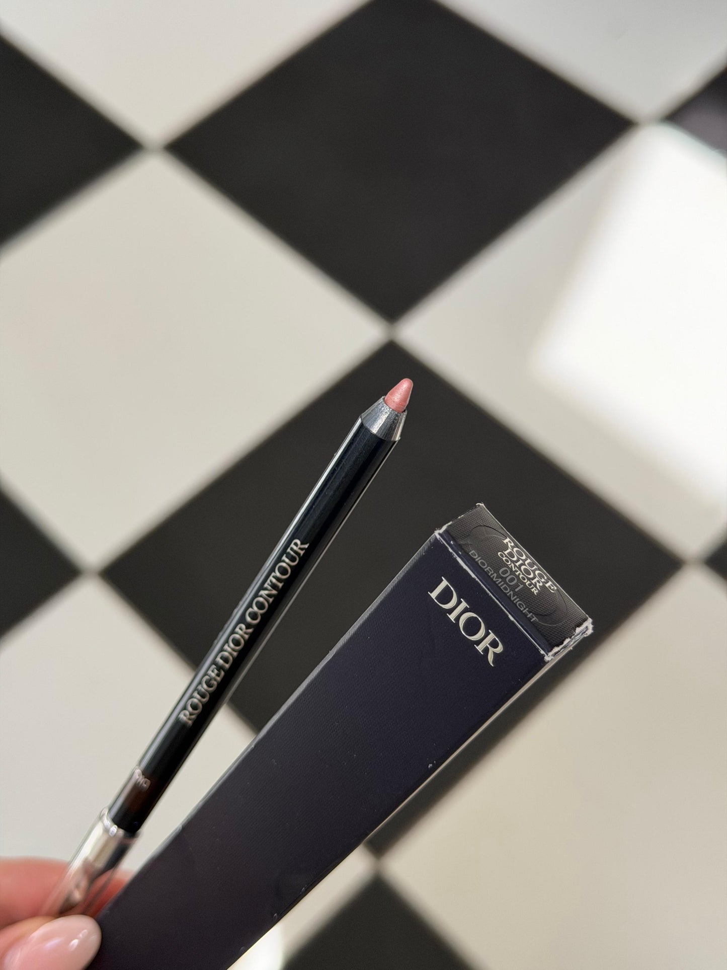 DIOR Rouge Dior Contour Lip Liner (001)
No-Transfer - Comfort and Long Wear
