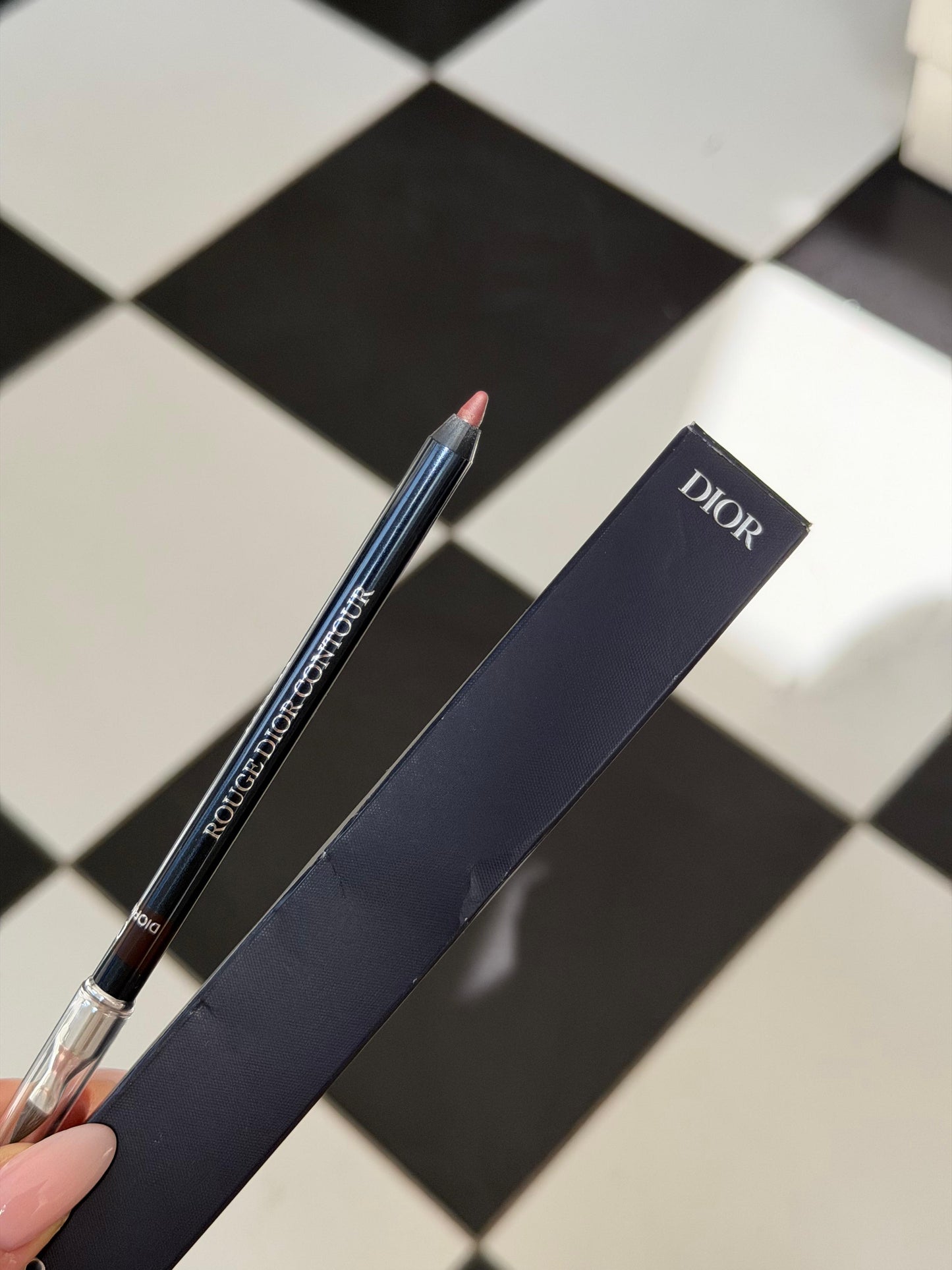 DIOR Rouge Dior Contour Lip Liner (001)
No-Transfer - Comfort and Long Wear