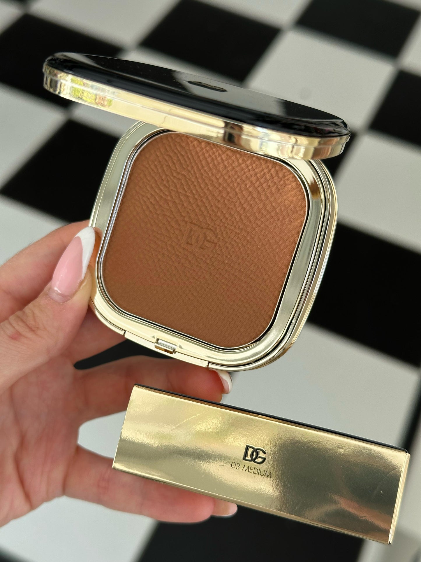 DOLCE&GABBANA Face&Eyes Match
Lasting Bronzer & Eyeshadow Powder (03)