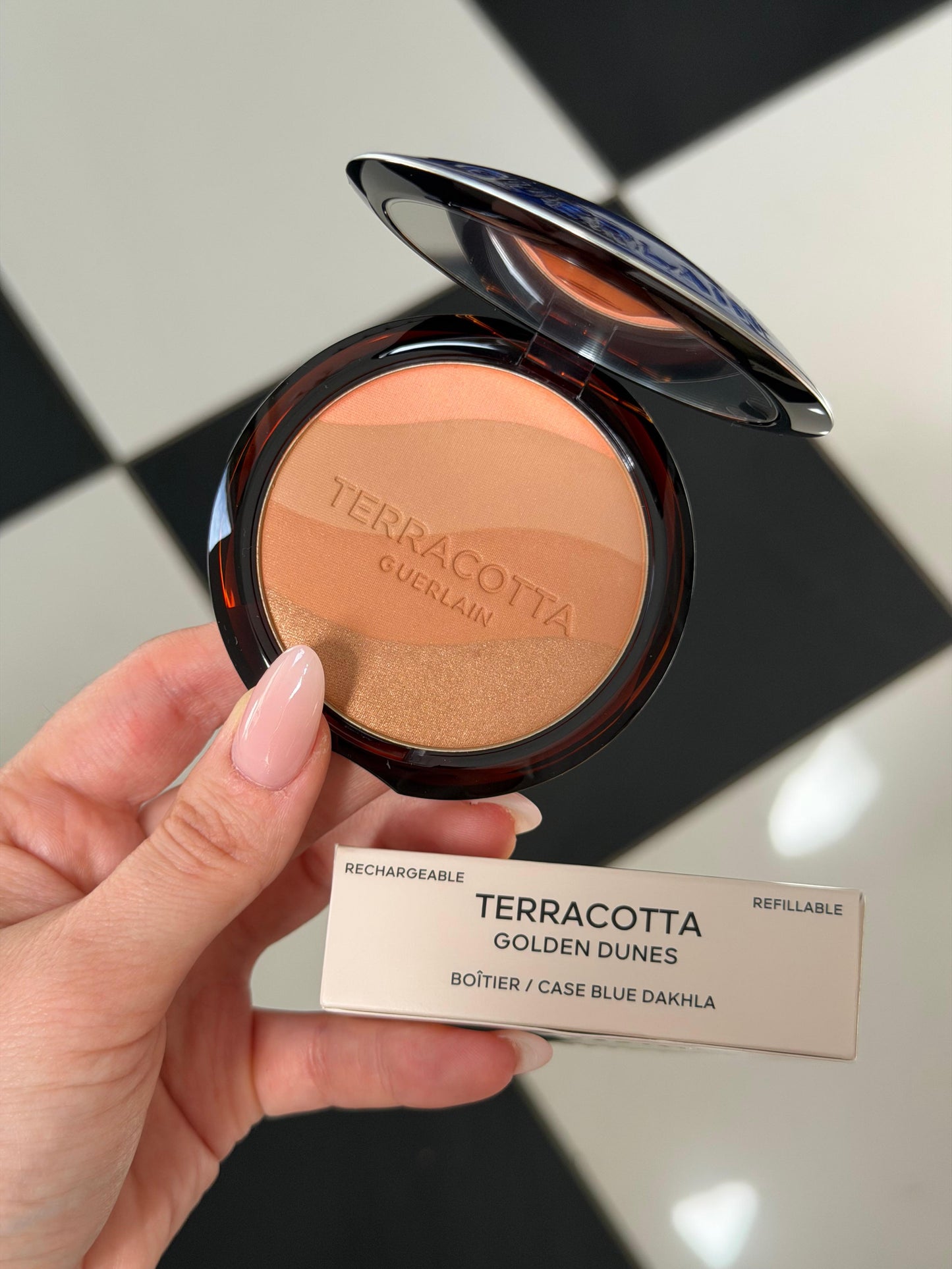 GUERLAIN Terracotta Golden Dunes
The Sun-Kissed Healthy Glow Powder Limited Edition - Case Blue Dakhla