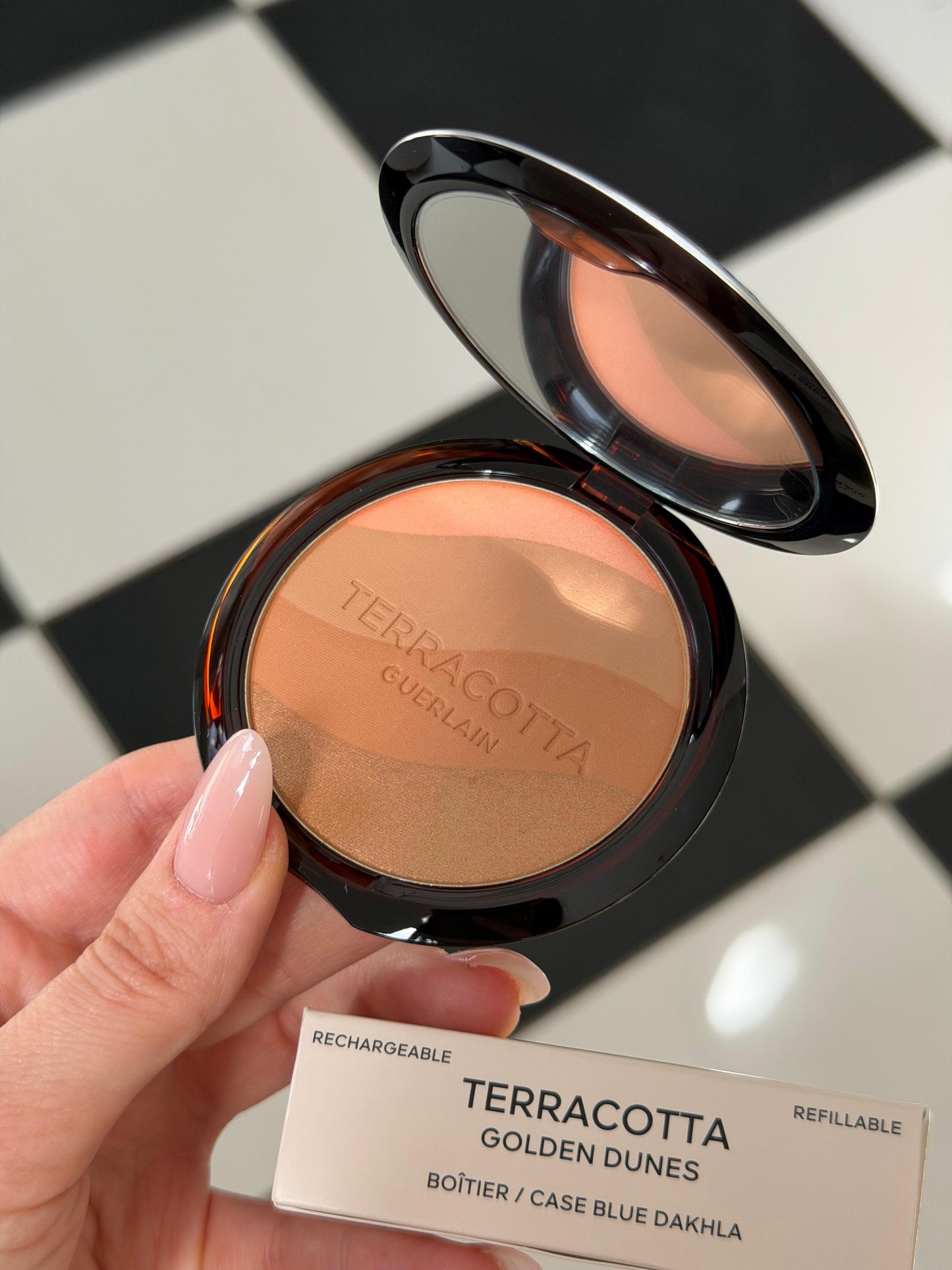 GUERLAIN Terracotta Golden Dunes
The Sun-Kissed Healthy Glow Powder Limited Edition - Case Blue Dakhla