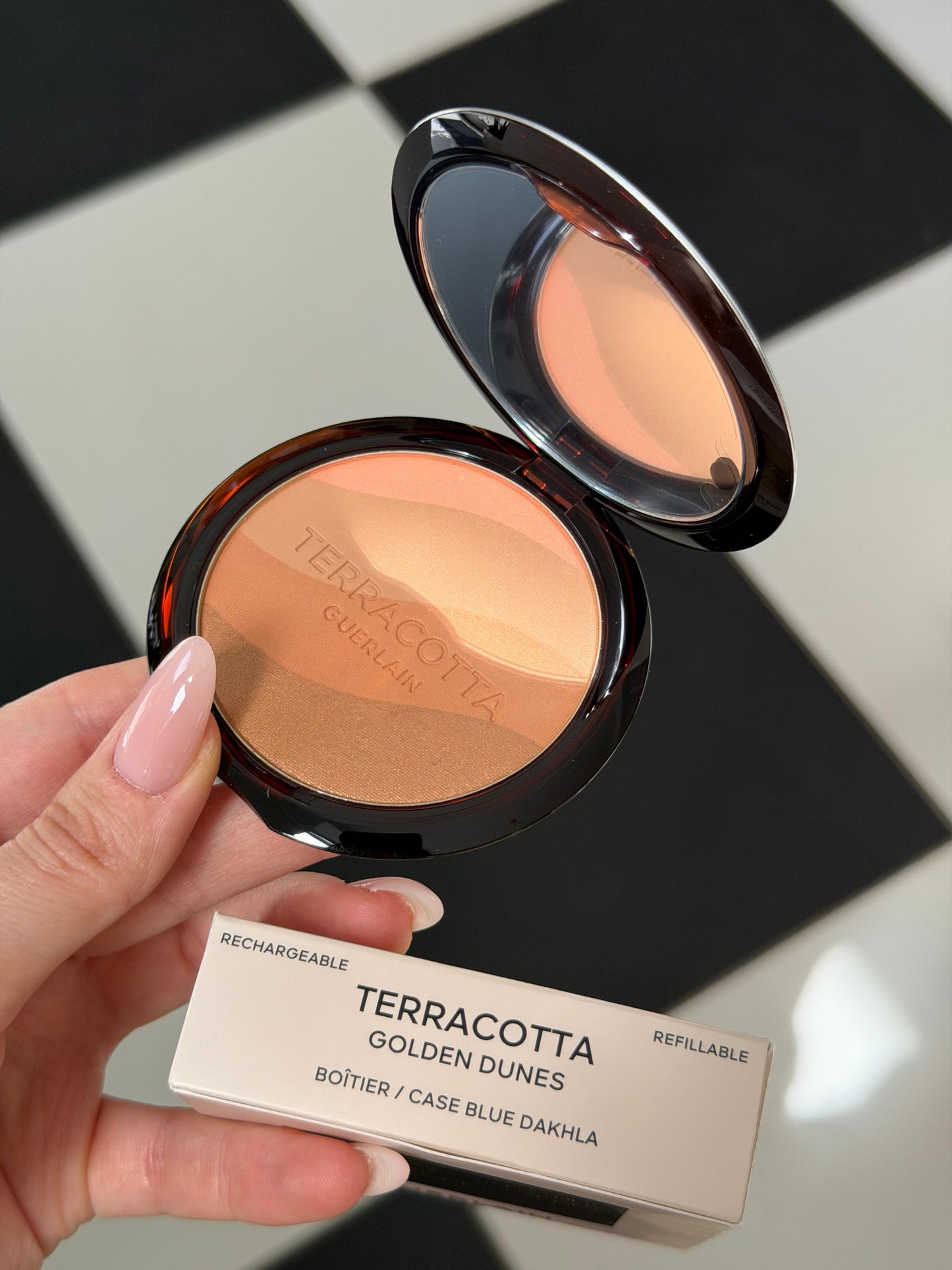 GUERLAIN Terracotta Golden Dunes
The Sun-Kissed Healthy Glow Powder Limited Edition - Case Blue Dakhla