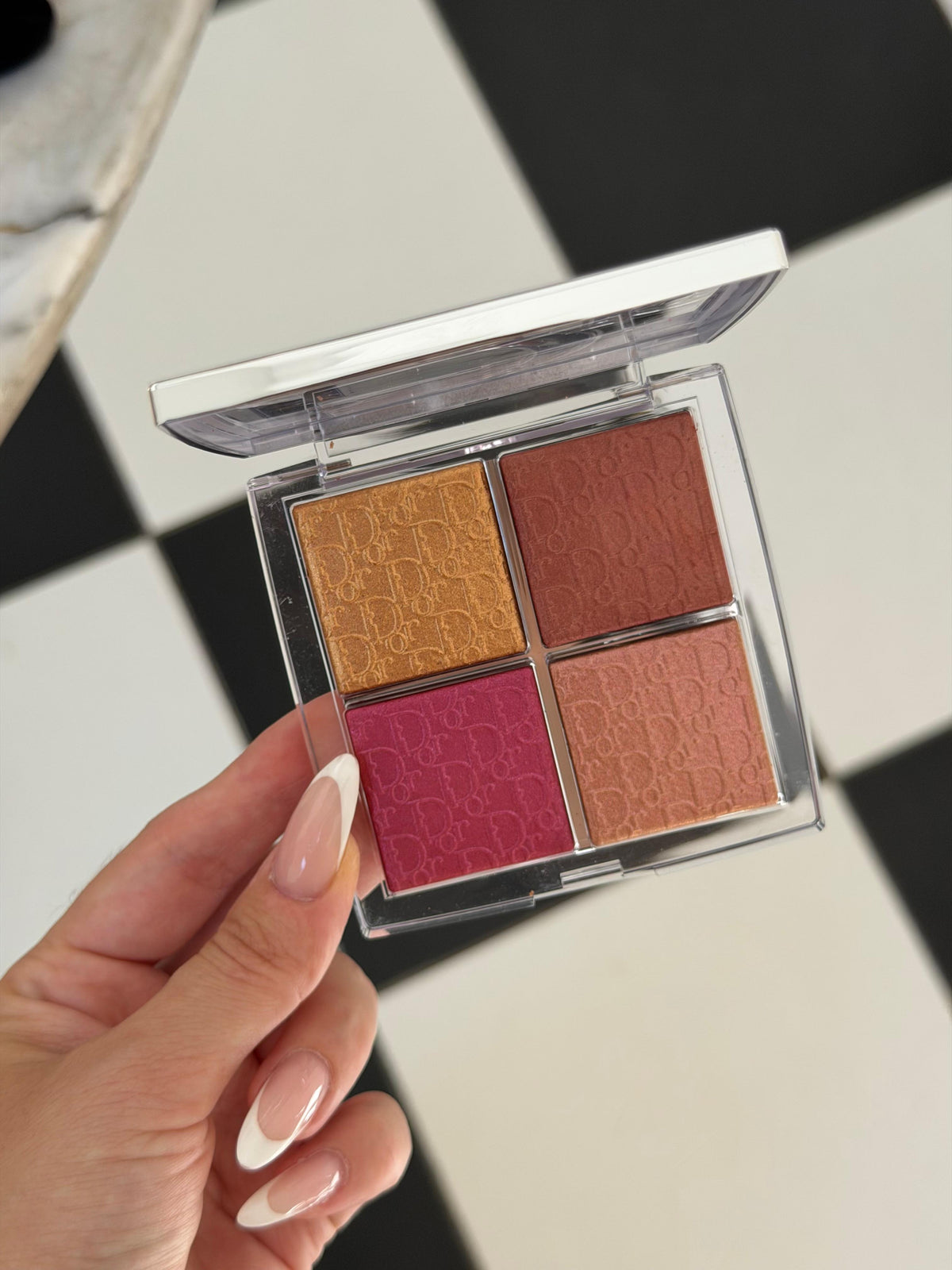 DIOR Backstage Glow Maximizer Palette (008)
Multi-Use Highlighter and Blush - Multi-Reflective Glow