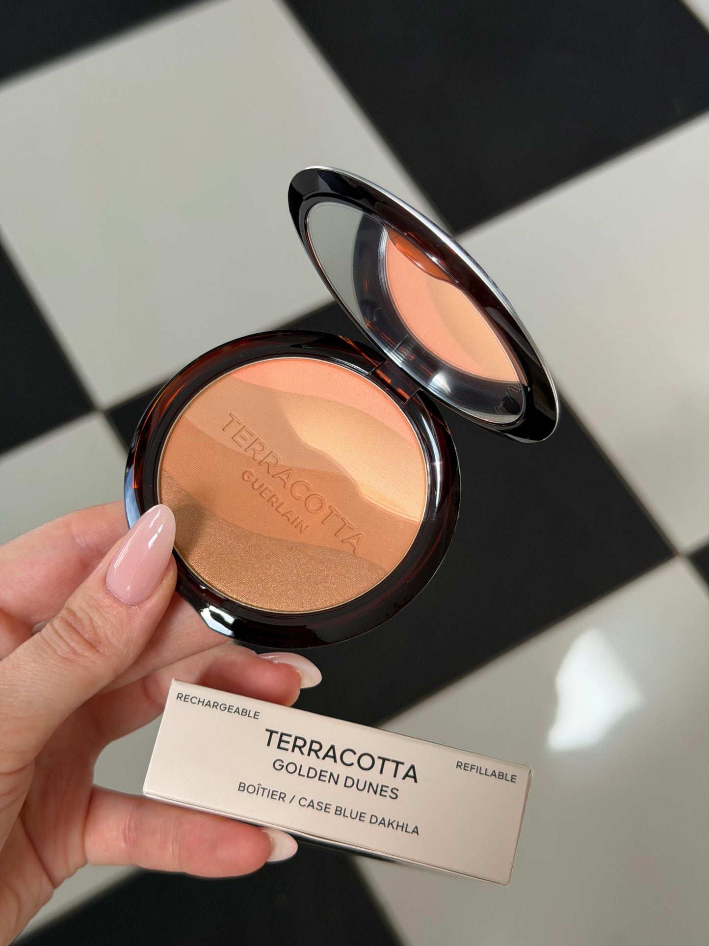 GUERLAIN Terracotta Golden Dunes
The Sun-Kissed Healthy Glow Powder Limited Edition - Case Blue Dakhla