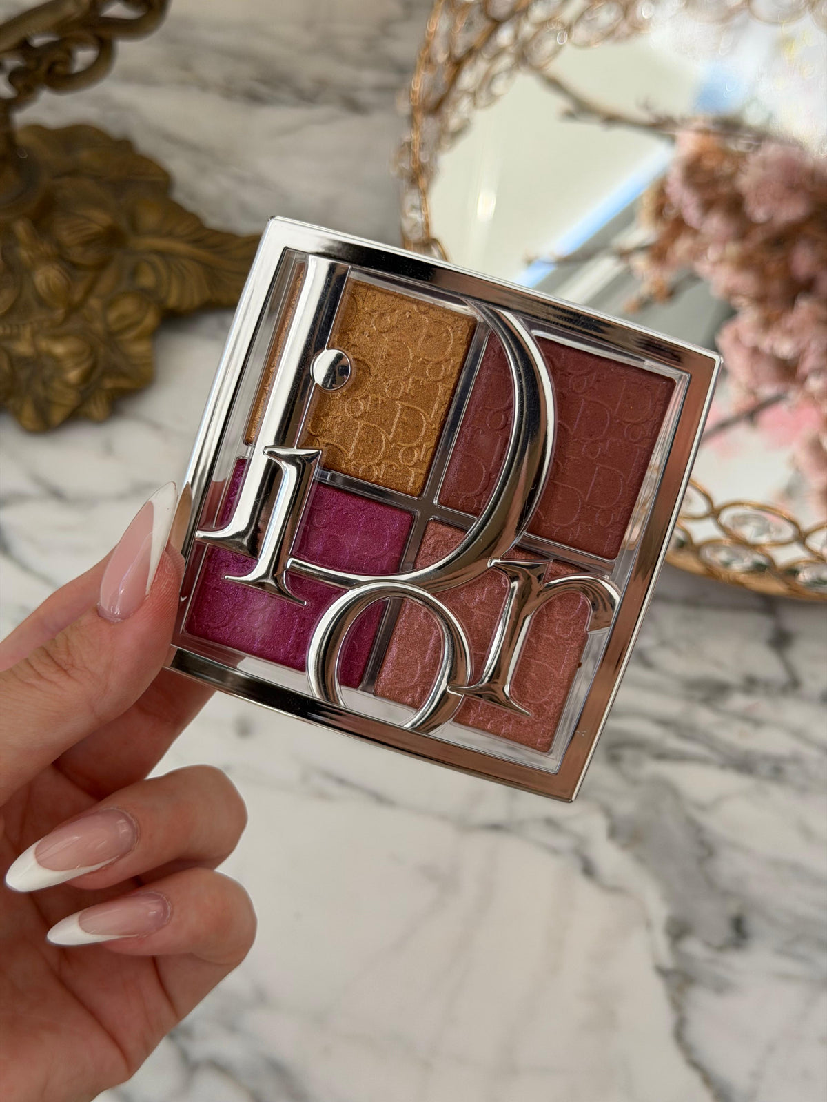 DIOR Backstage Glow Maximizer Palette (008)
Multi-Use Highlighter and Blush - Multi-Reflective Glow