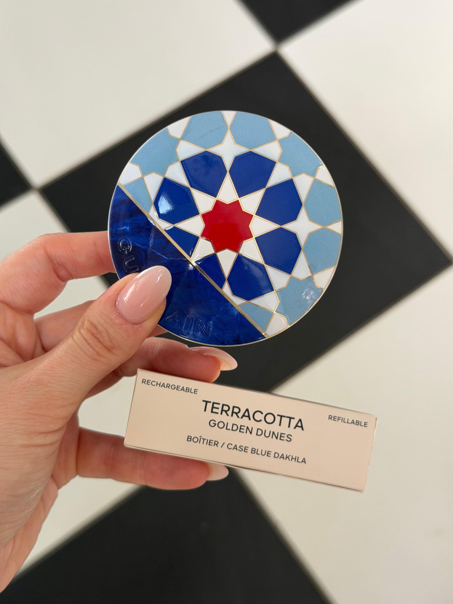 GUERLAIN Terracotta Golden Dunes
The Sun-Kissed Healthy Glow Powder Limited Edition - Case Blue Dakhla