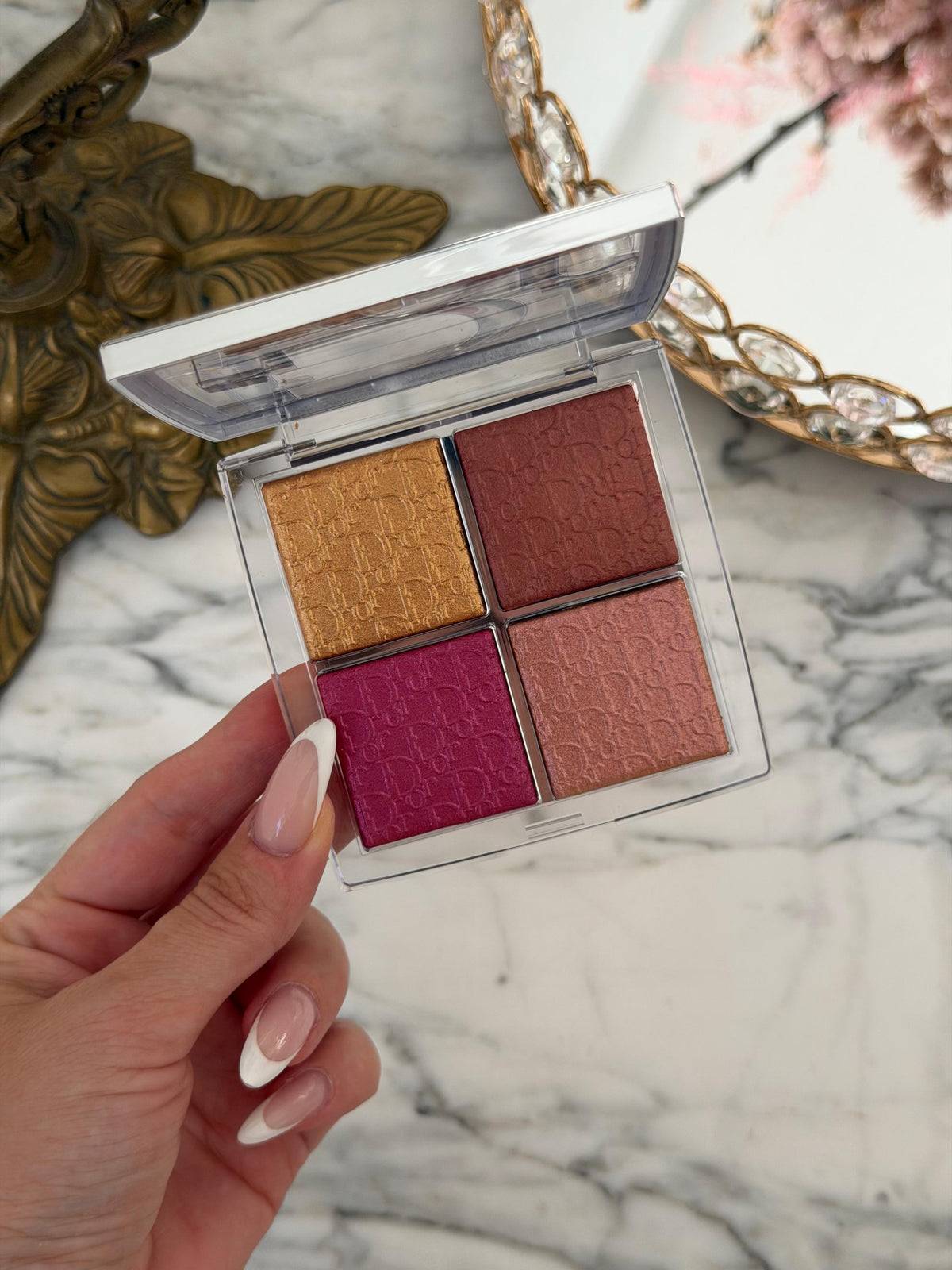 DIOR Backstage Glow Maximizer Palette (008)
Multi-Use Highlighter and Blush - Multi-Reflective Glow