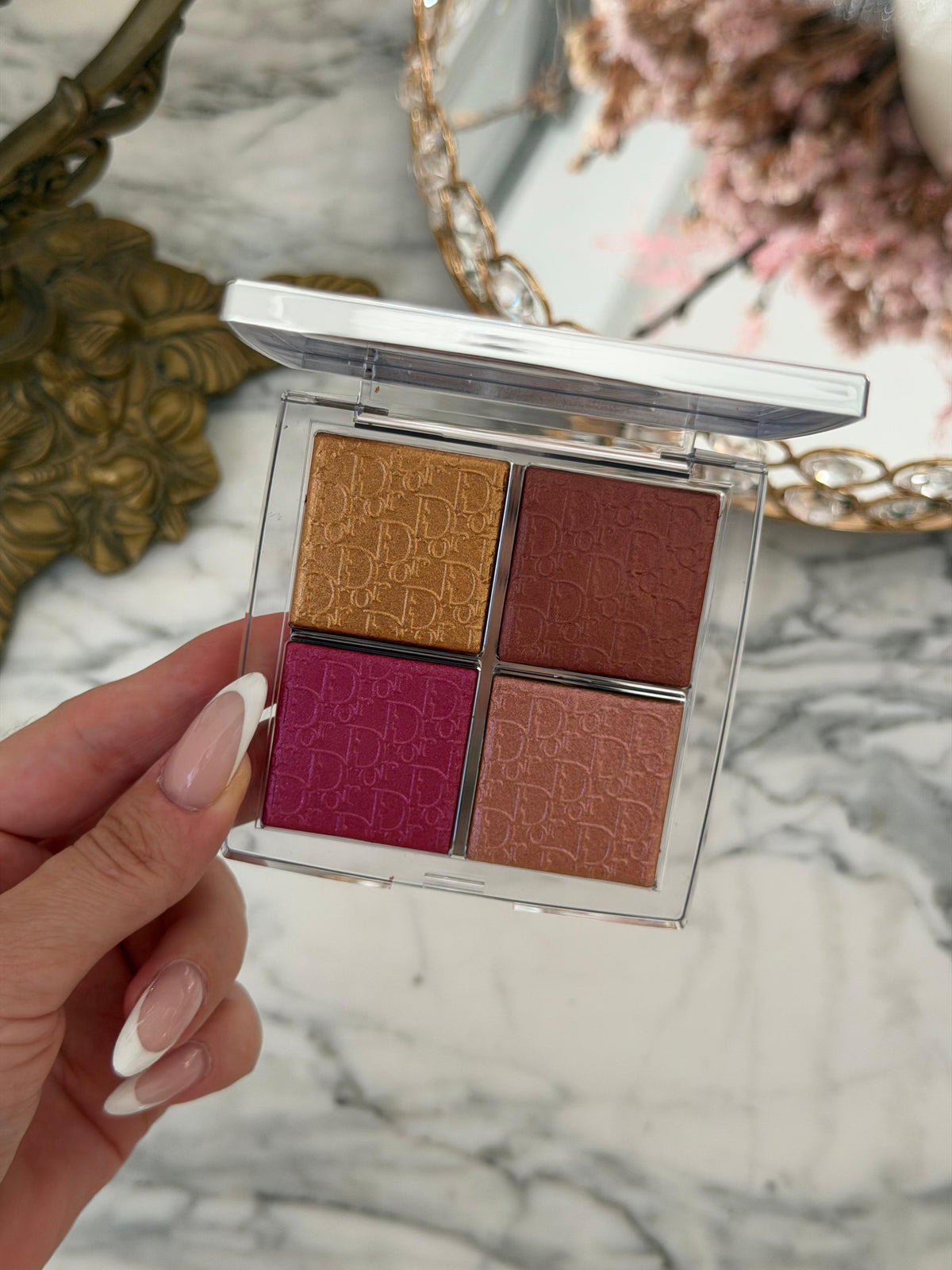 DIOR Backstage Glow Maximizer Palette (008)
Multi-Use Highlighter and Blush - Multi-Reflective Glow