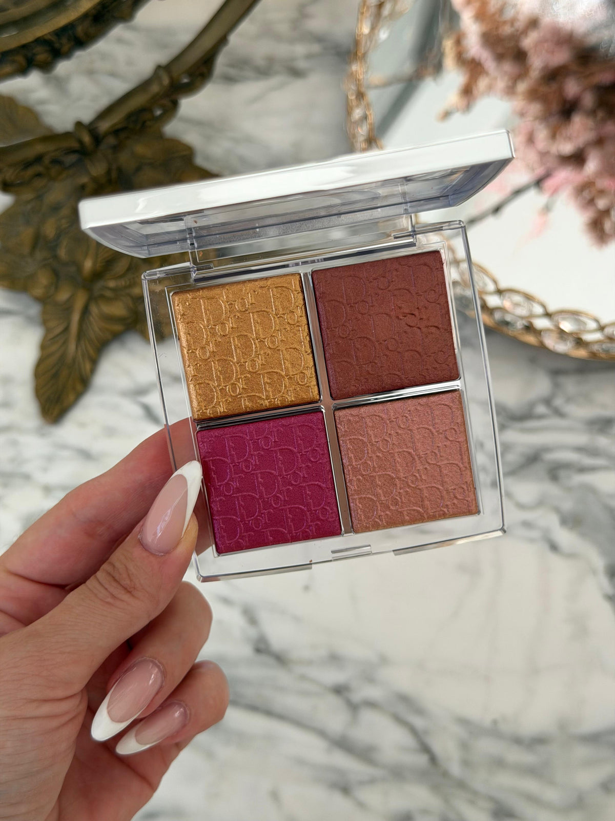 DIOR Backstage Glow Maximizer Palette (008)
Multi-Use Highlighter and Blush - Multi-Reflective Glow