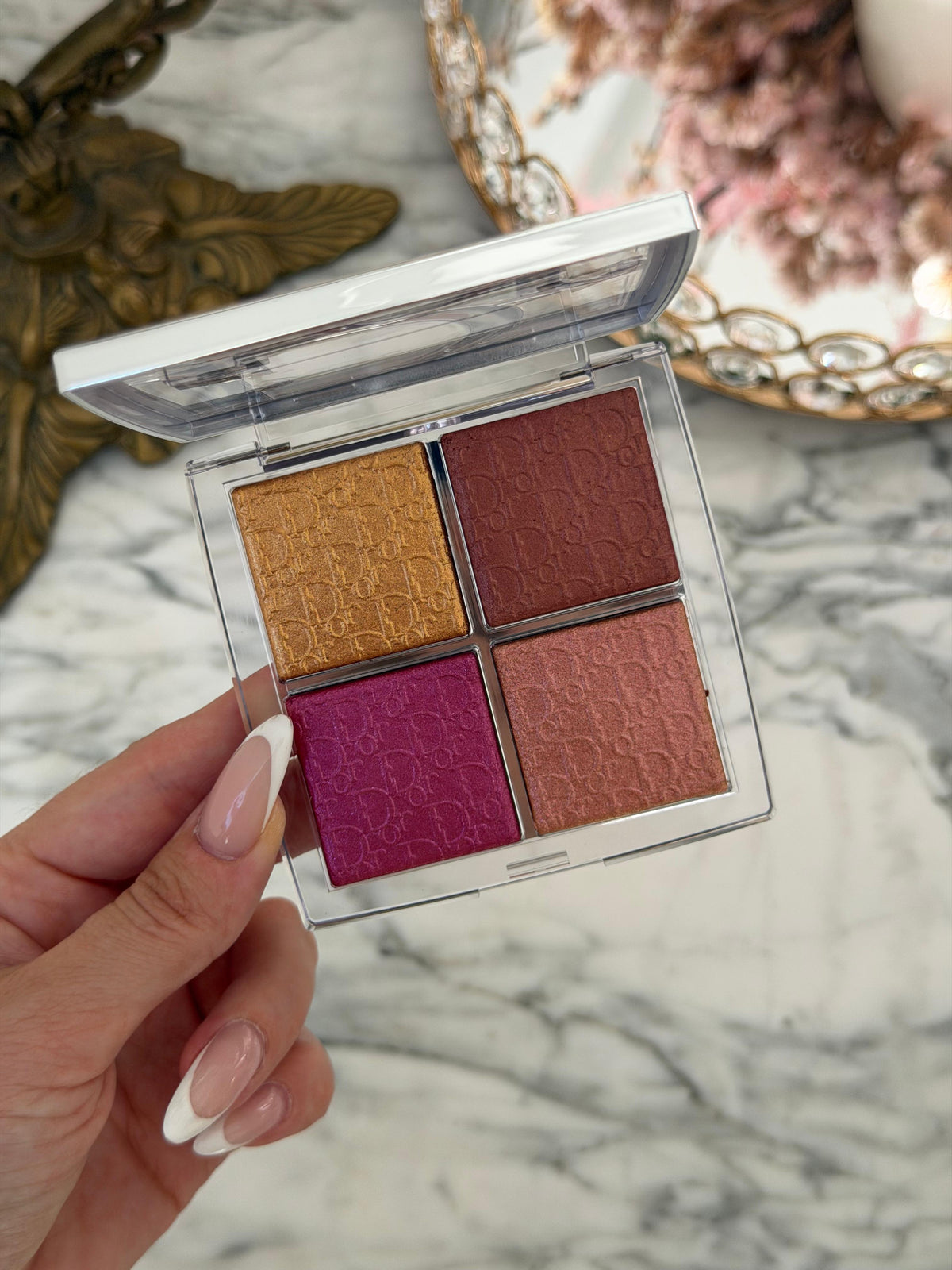 DIOR Backstage Glow Maximizer Palette (008)
Multi-Use Highlighter and Blush - Multi-Reflective Glow