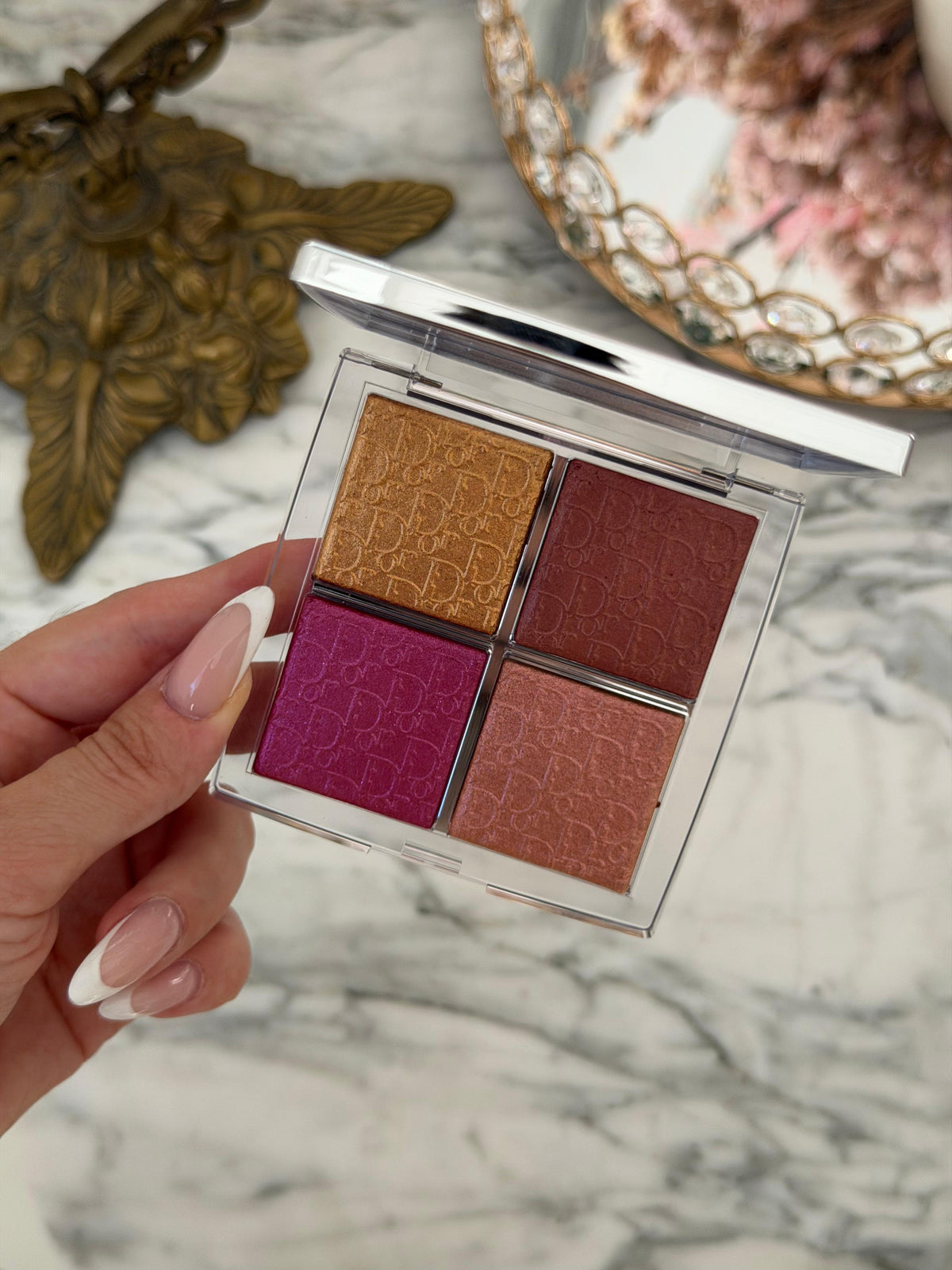 DIOR Backstage Glow Maximizer Palette (008)
Multi-Use Highlighter and Blush - Multi-Reflective Glow