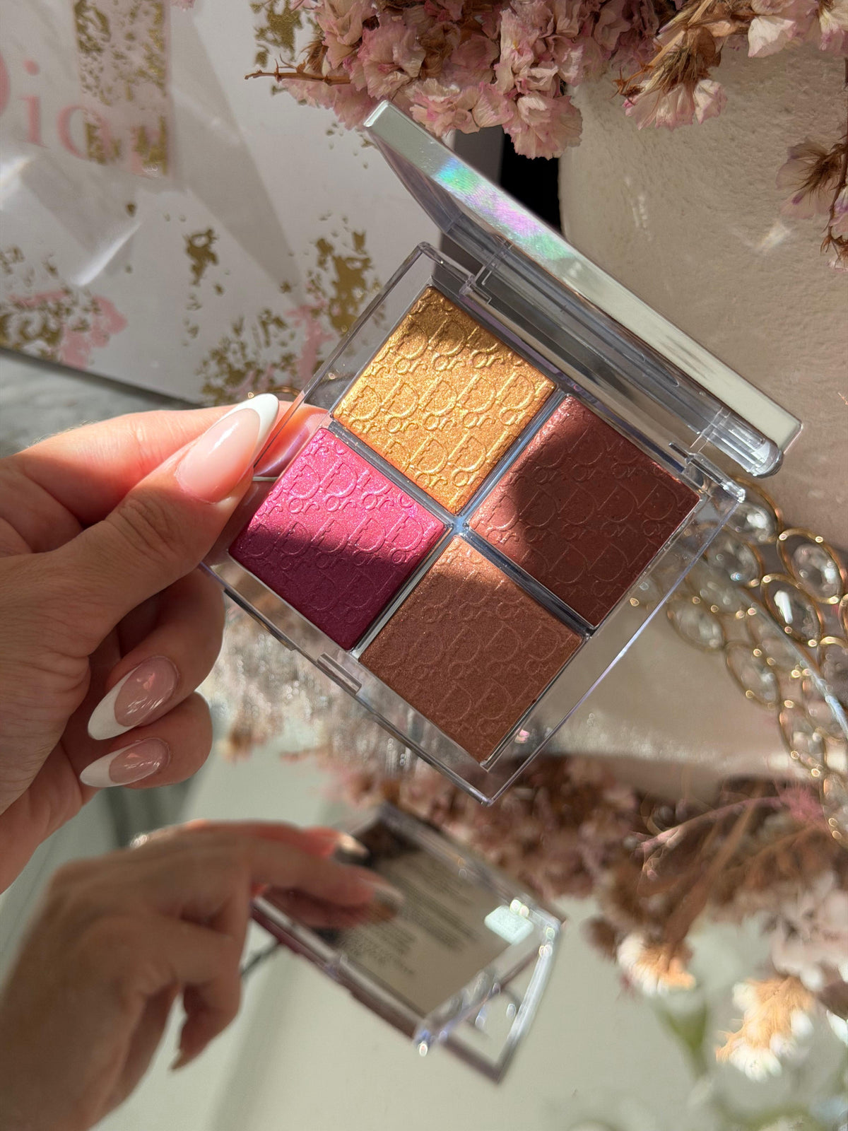 DIOR Backstage Glow Maximizer Palette (008)
Multi-Use Highlighter and Blush - Multi-Reflective Glow