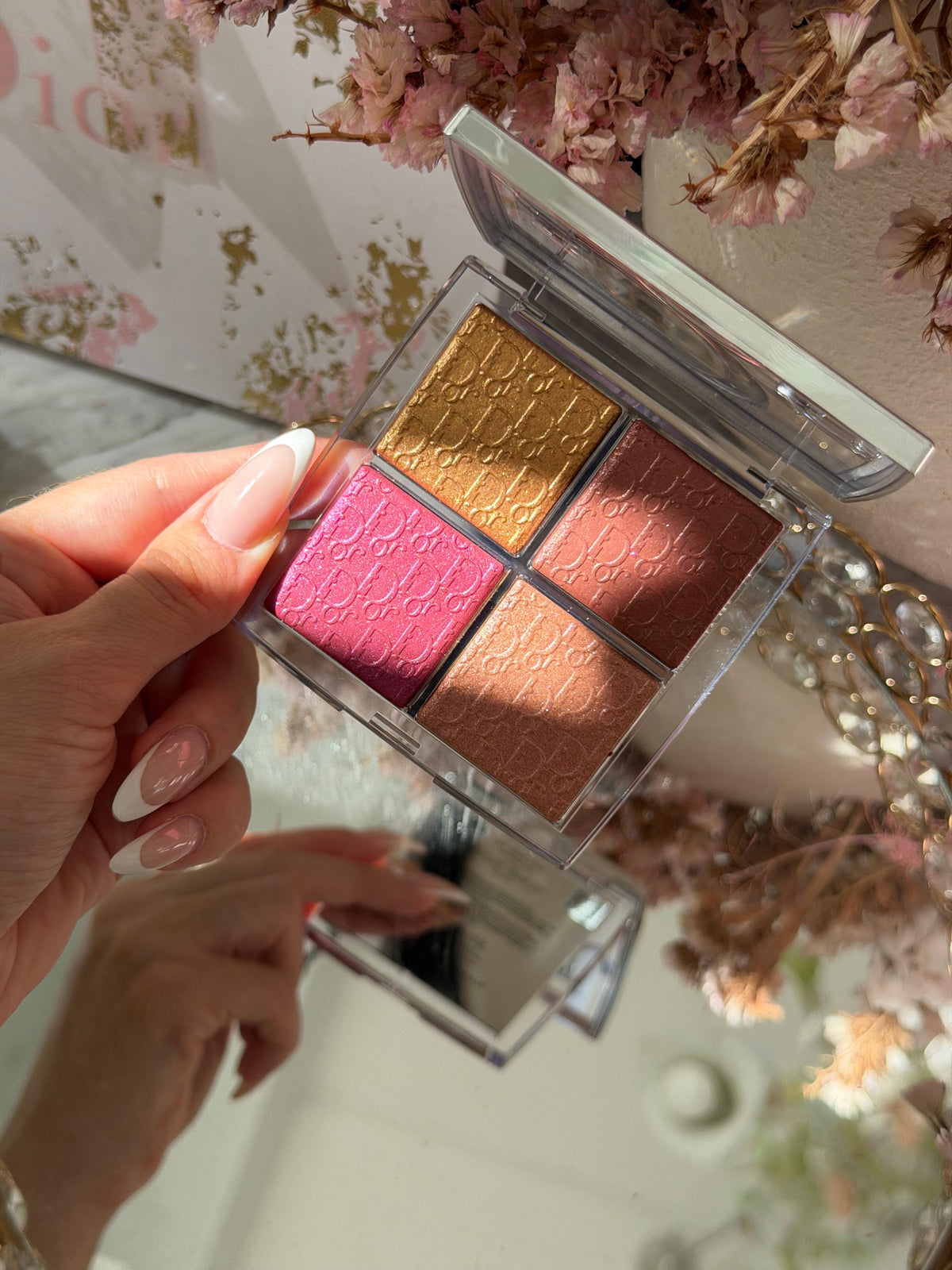 DIOR Backstage Glow Maximizer Palette (008)
Multi-Use Highlighter and Blush - Multi-Reflective Glow
