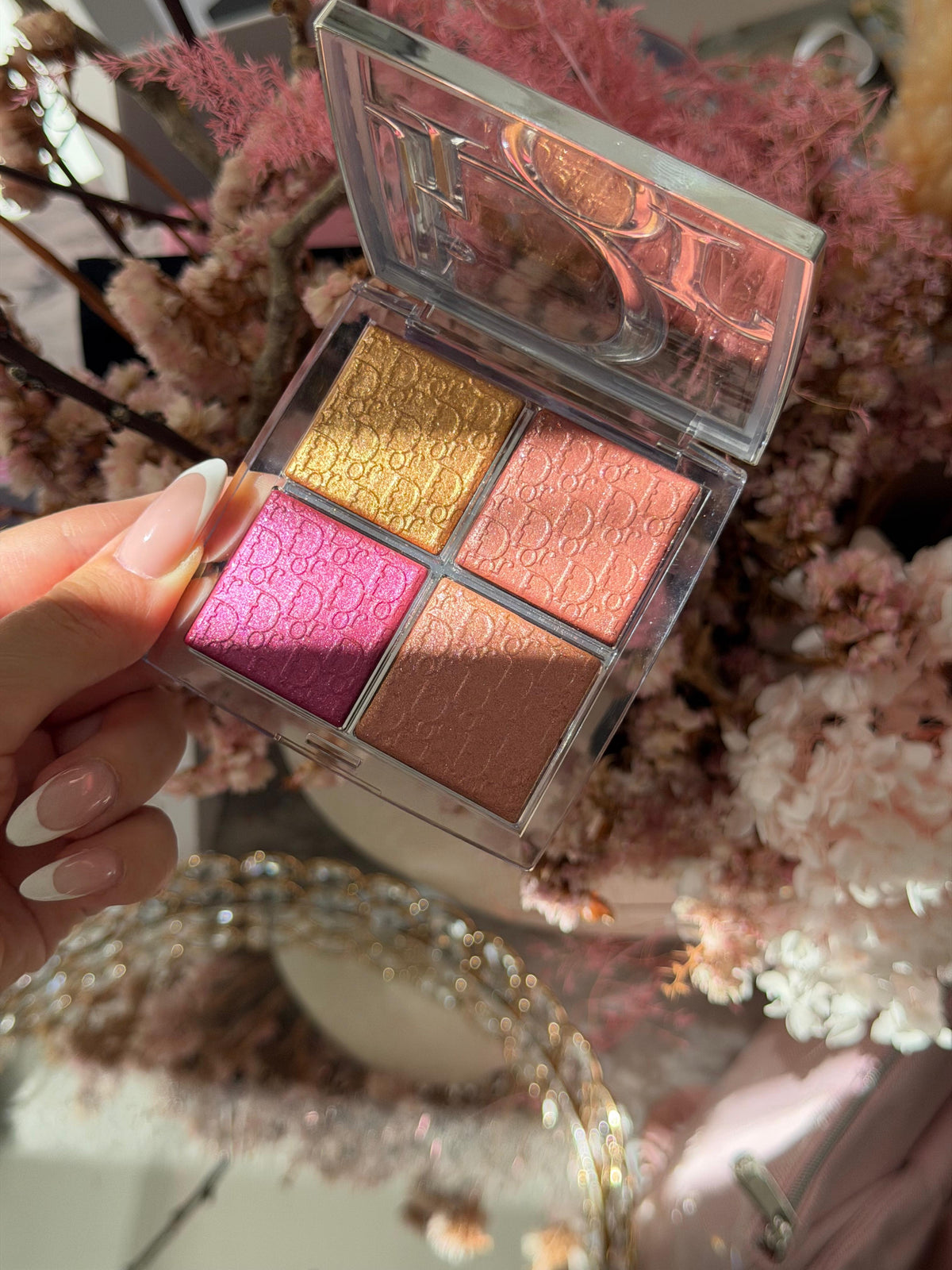DIOR Backstage Glow Maximizer Palette (008)
Multi-Use Highlighter and Blush - Multi-Reflective Glow
