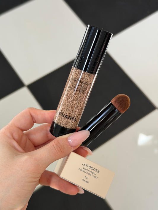 CHANEL Les Beiges
Water-Fresh Complexion Touch (B20) 
Even – Illuminate – Hydrate