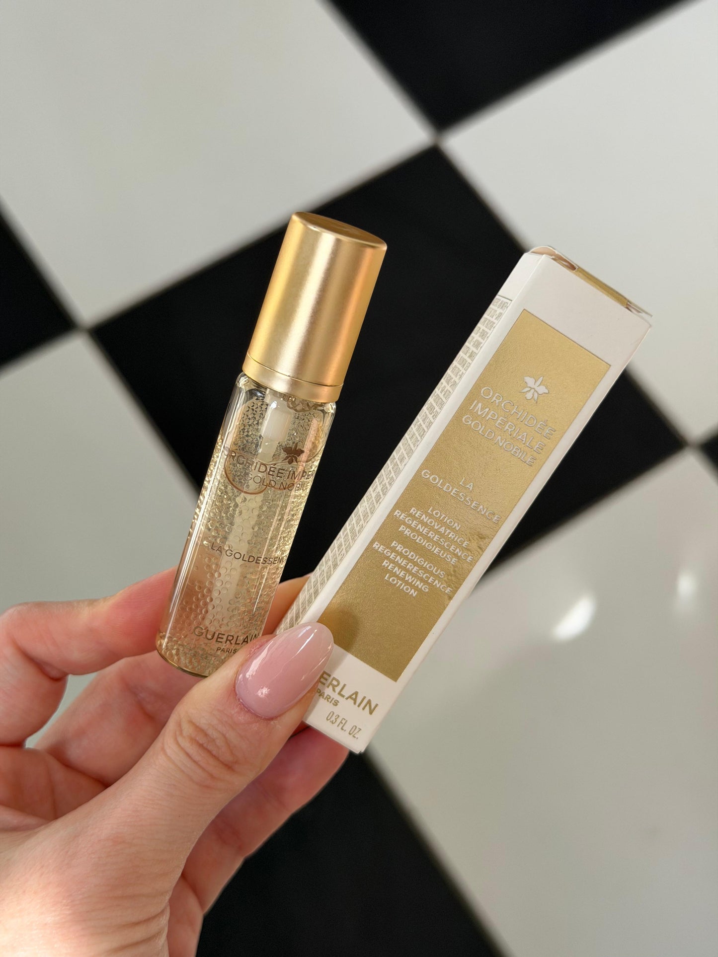 GUERLAIN Orchidée Impériale Gold
Nobile
The Goldessence
Anti-Ageing Light-Revealing Renewing Lotion