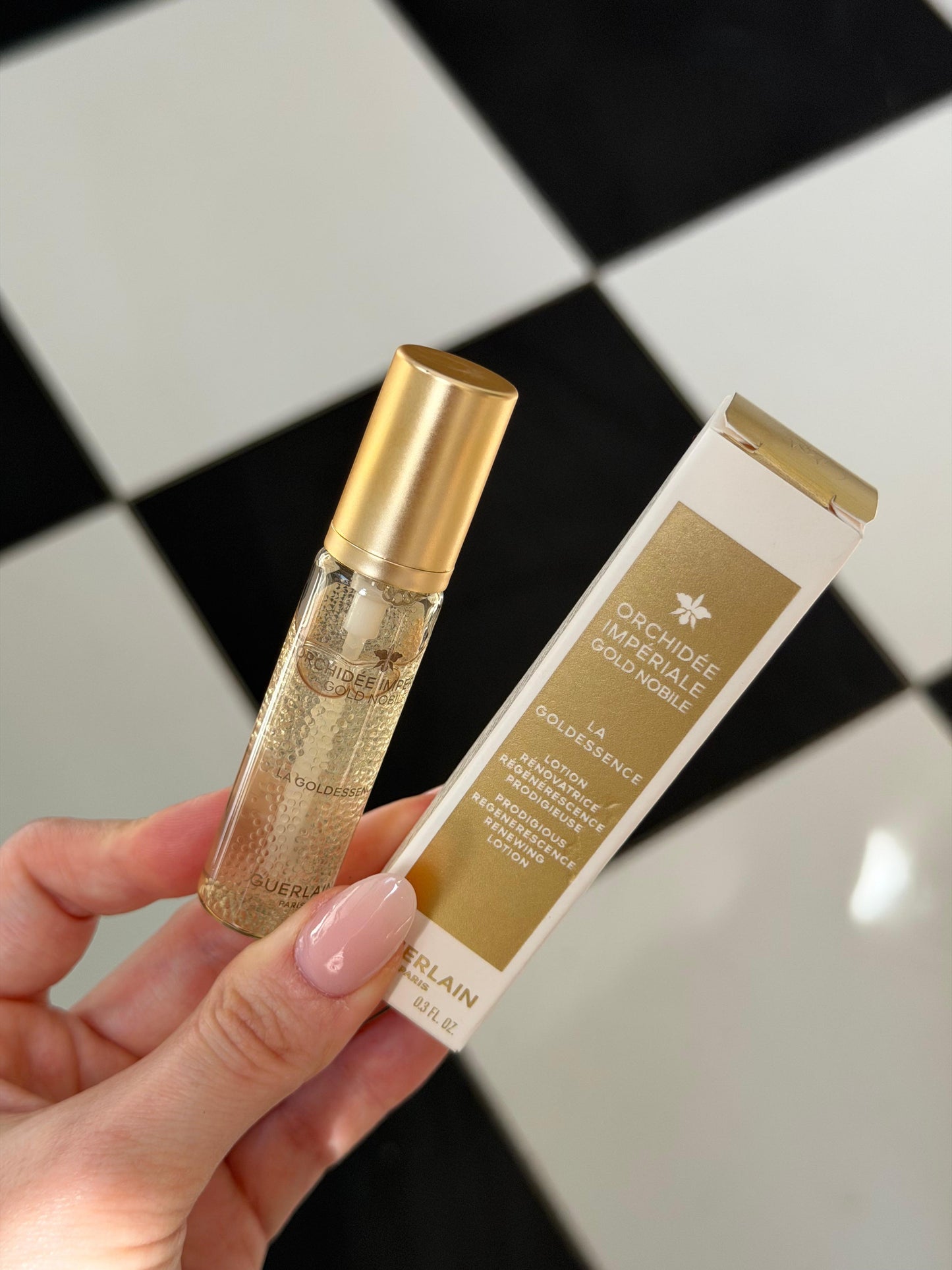 GUERLAIN Orchidée Impériale Gold
Nobile
The Goldessence
Anti-Ageing Light-Revealing Renewing Lotion