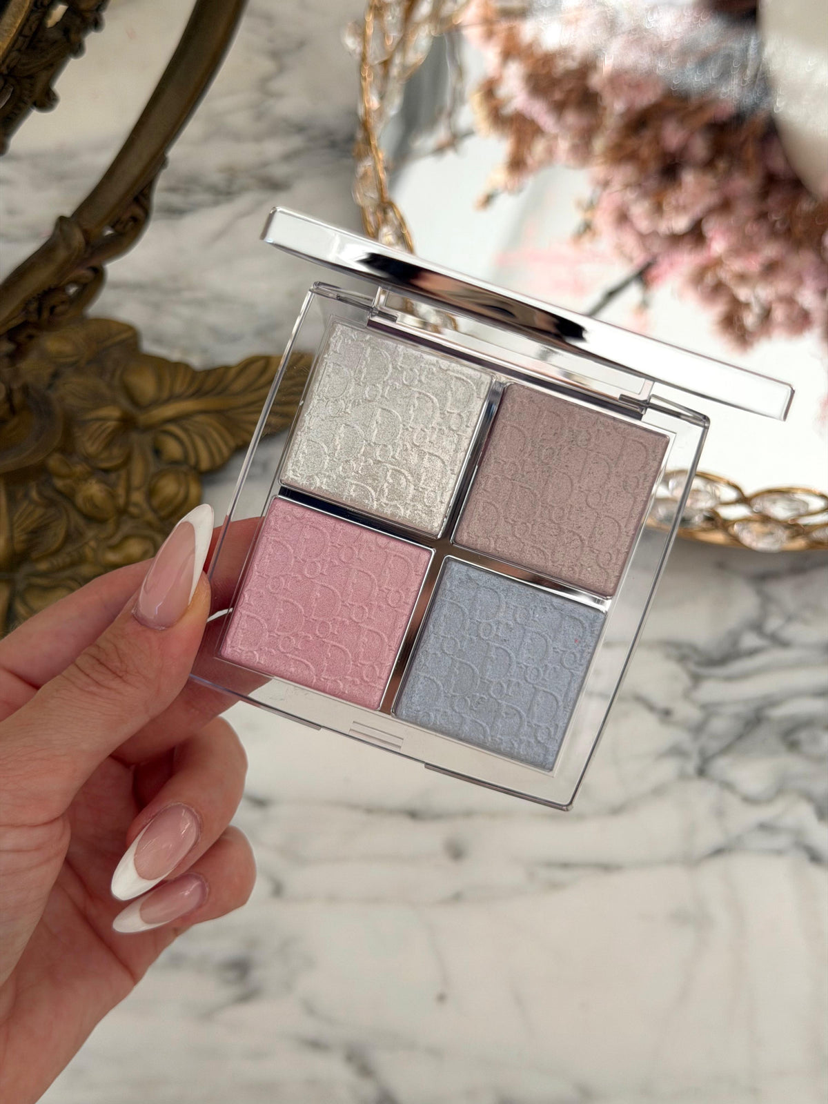DIOR Backstage Glow Maximizer Palette (002)
Multi-Use Highlighter and Blush - Multi-Reflective Glow