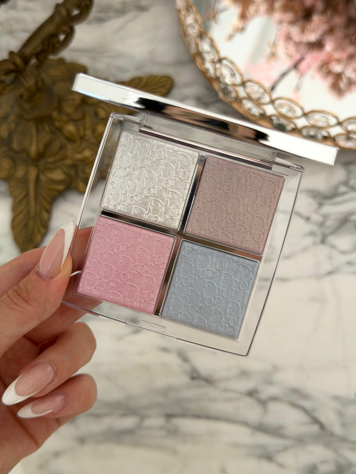 DIOR Backstage Glow Maximizer Palette (002)
Multi-Use Highlighter and Blush - Multi-Reflective Glow