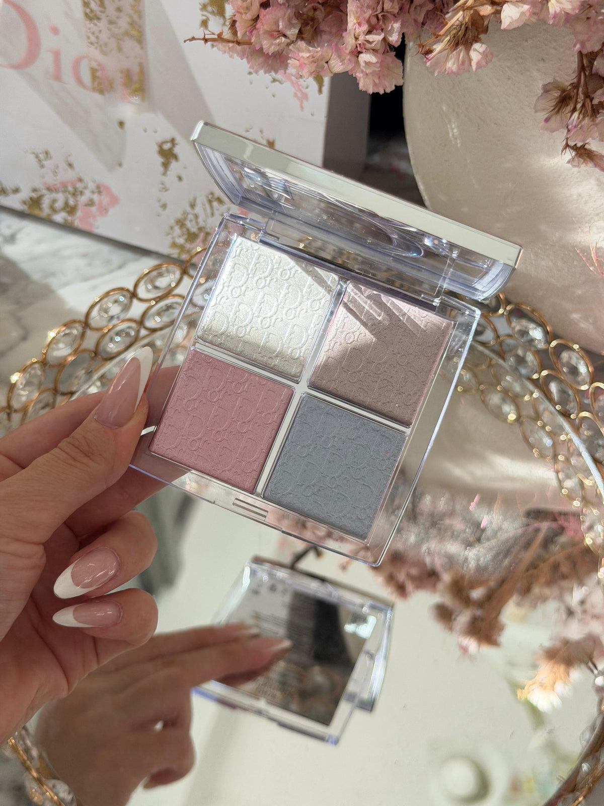 DIOR Backstage Glow Maximizer Palette (002)
Multi-Use Highlighter and Blush - Multi-Reflective Glow