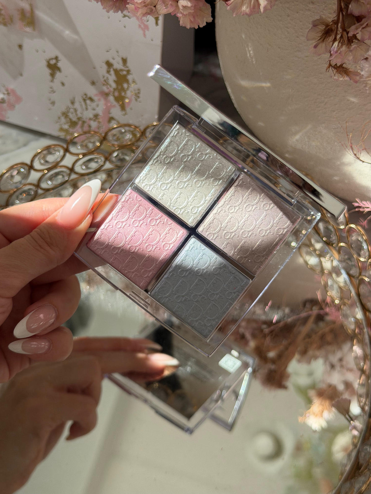 DIOR Backstage Glow Maximizer Palette (002)
Multi-Use Highlighter and Blush - Multi-Reflective Glow