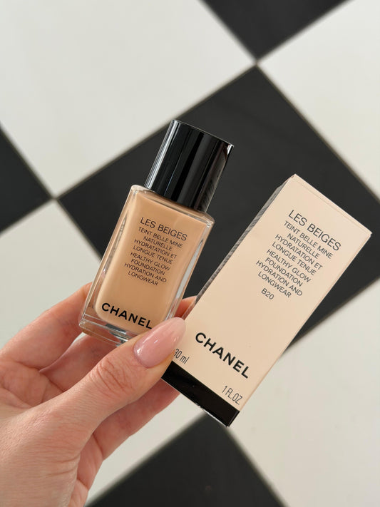 CHANEL Les Beiges
Healthy Glow Foundation Hydration and Longwear (B20)