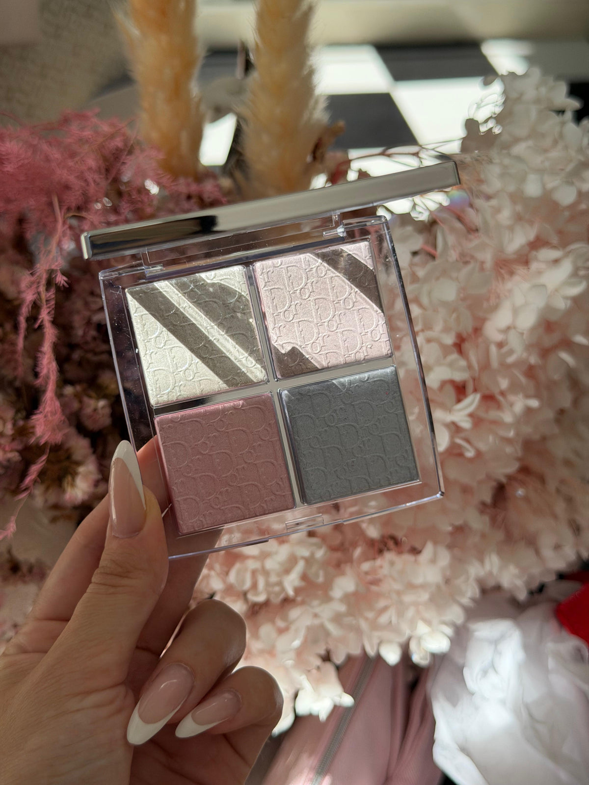 DIOR Backstage Glow Maximizer Palette (002)
Multi-Use Highlighter and Blush - Multi-Reflective Glow