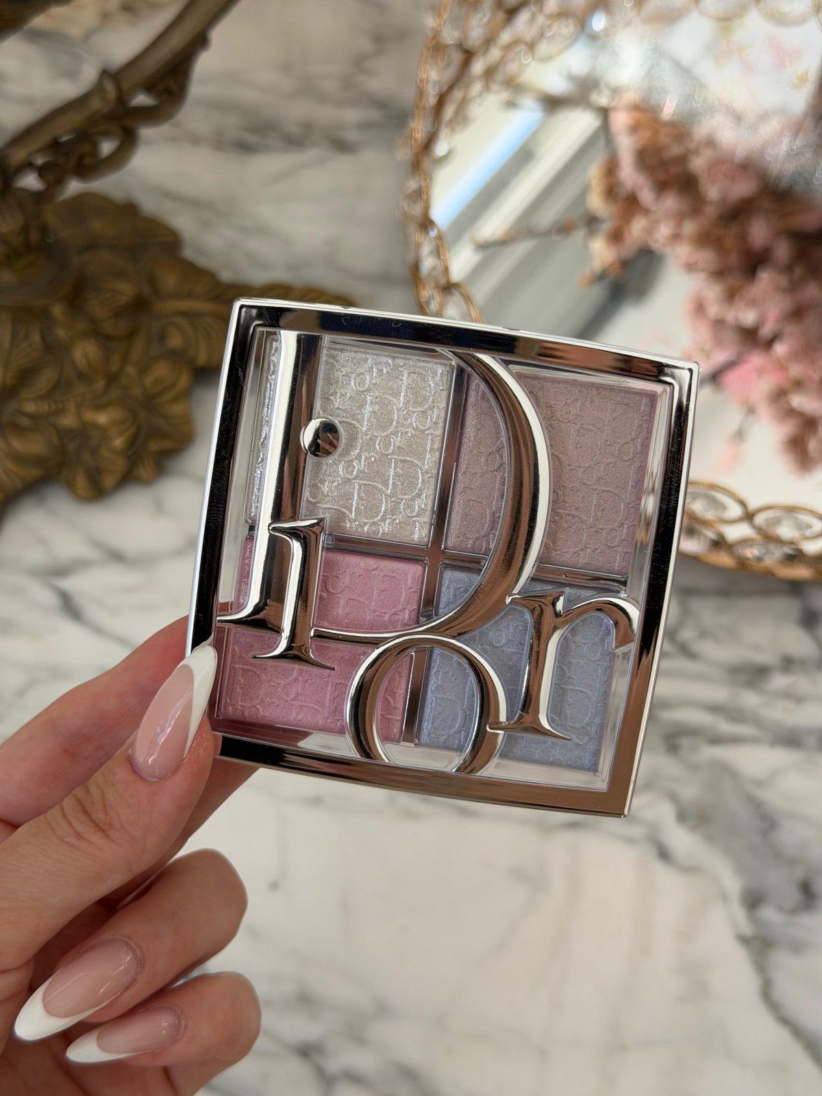 DIOR Backstage Glow Maximizer Palette (002)
Multi-Use Highlighter and Blush - Multi-Reflective Glow