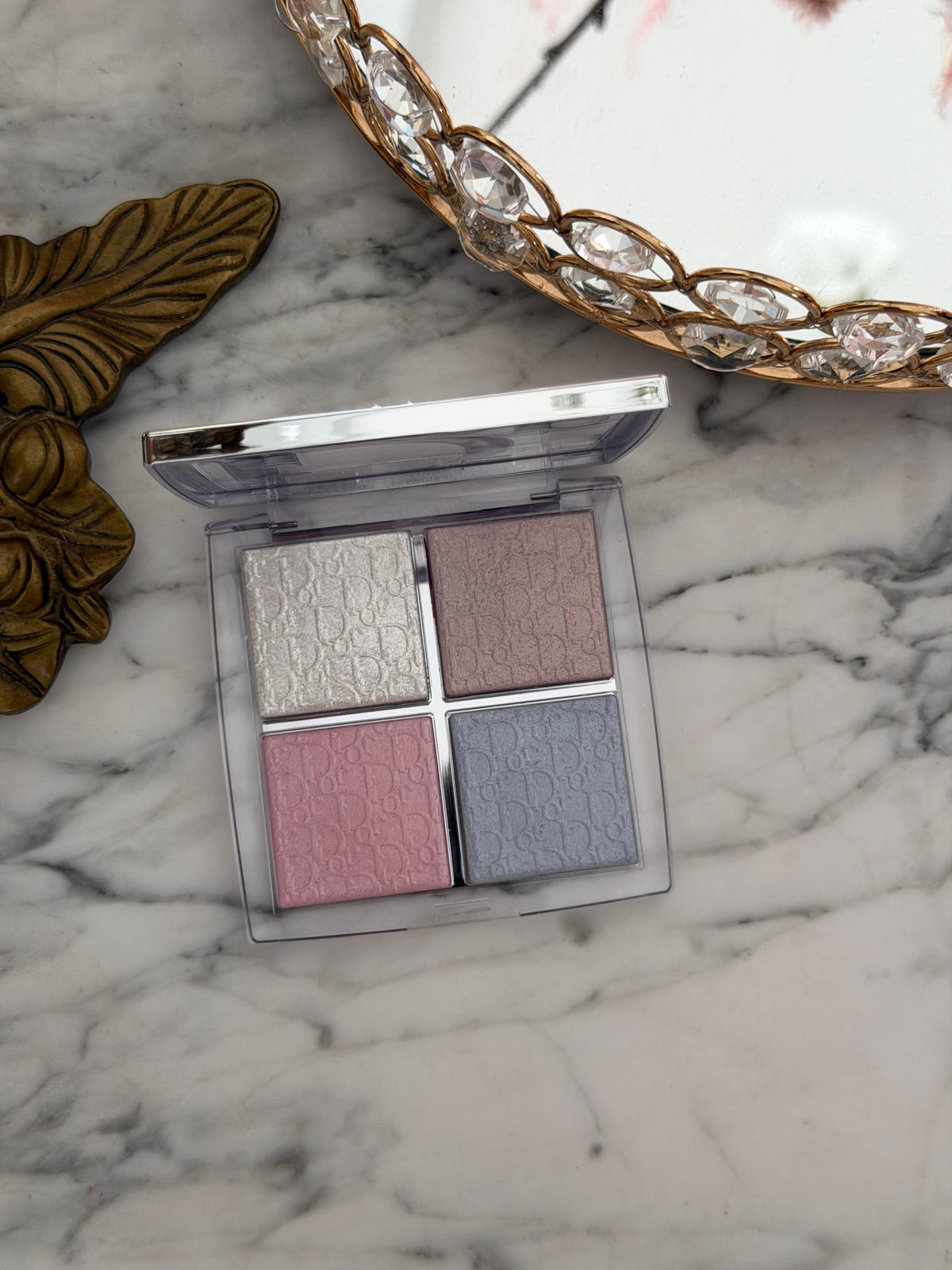 DIOR Backstage Glow Maximizer Palette (002)
Multi-Use Highlighter and Blush - Multi-Reflective Glow