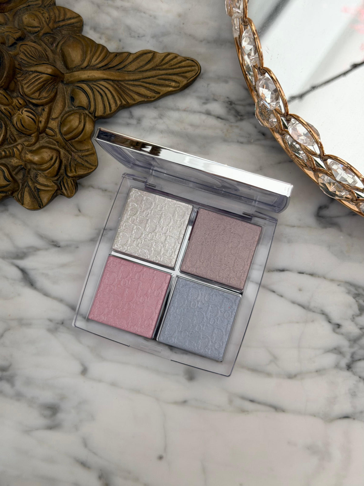 DIOR Backstage Glow Maximizer Palette (002)
Multi-Use Highlighter and Blush - Multi-Reflective Glow