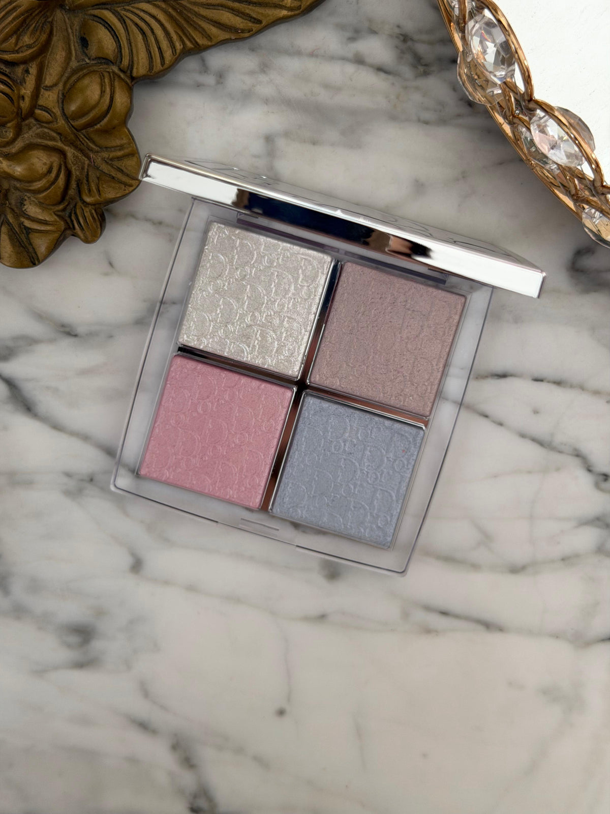 DIOR Backstage Glow Maximizer Palette (002)
Multi-Use Highlighter and Blush - Multi-Reflective Glow