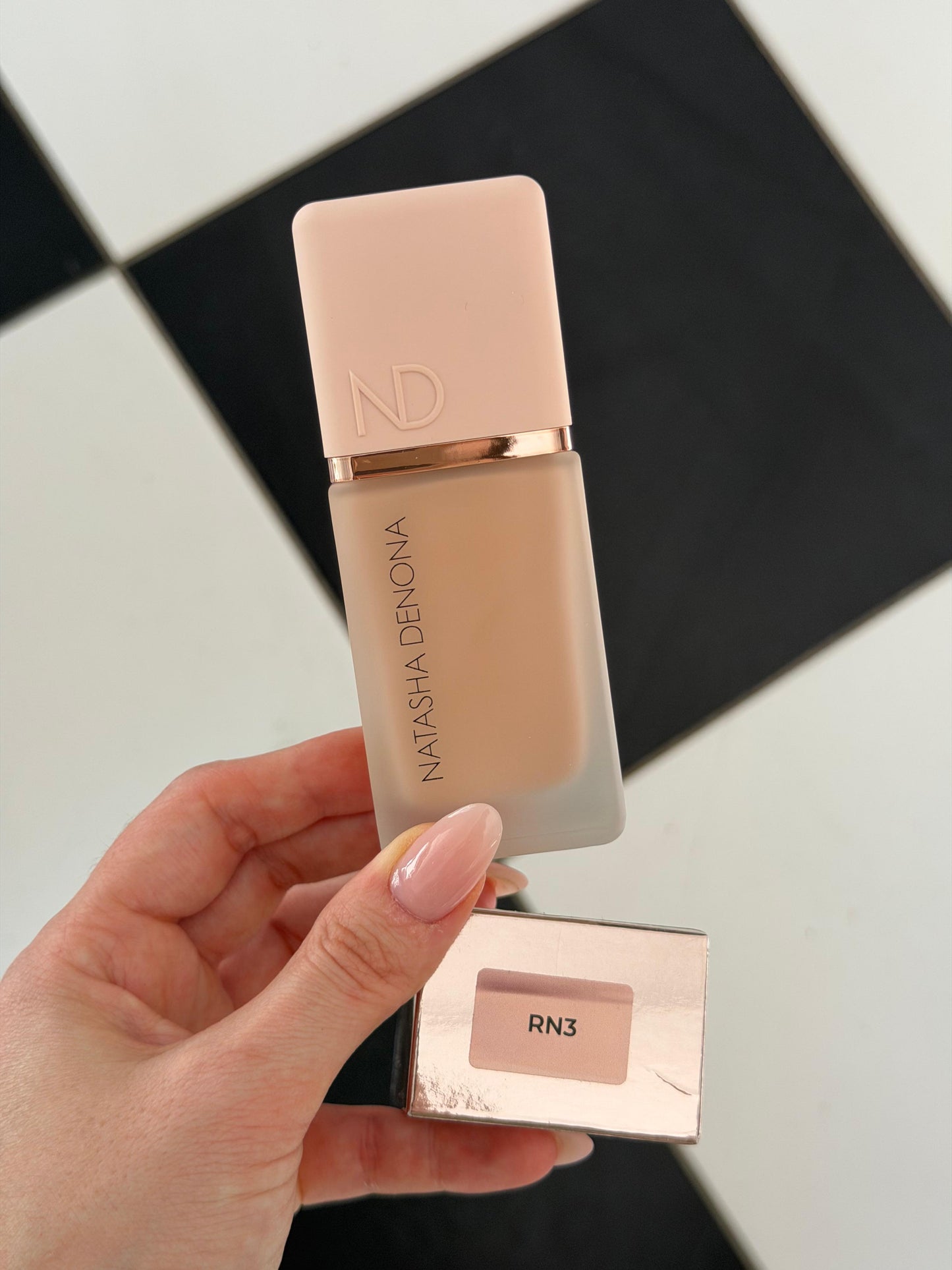 NATASHA DENONA Hy-Glam Foundation (RN3)
Hydrating, Blurring, Longwear Serum With Radiant, Creasless Coverage