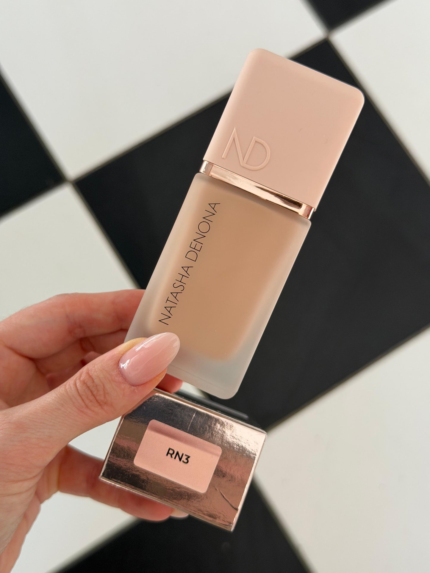 NATASHA DENONA Hy-Glam Foundation (RN3)
Hydrating, Blurring, Longwear Serum With Radiant, Creasless Coverage