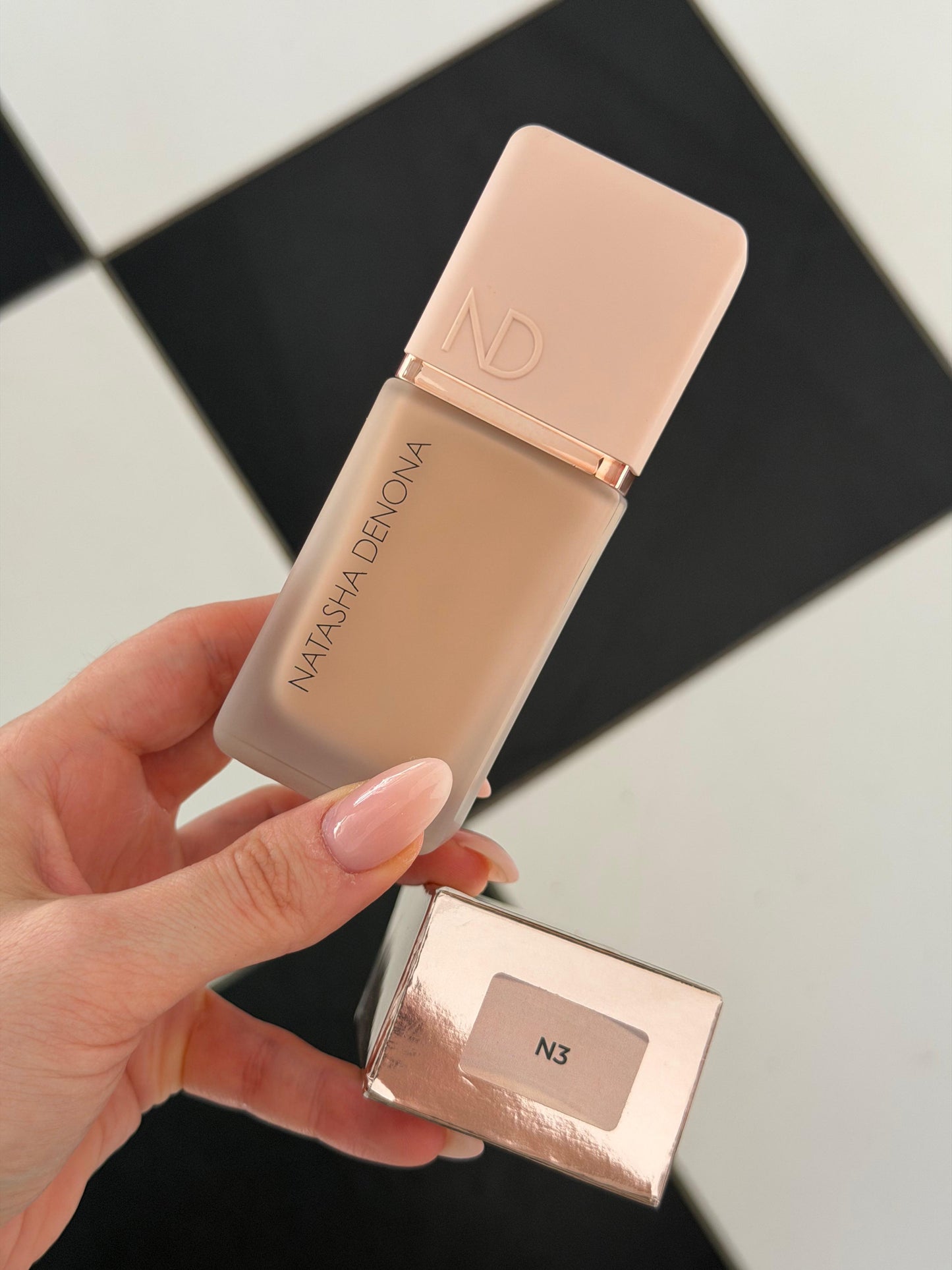 NATASHA DENONA Hy-Glam Foundation (N3)
Hydrating, Blurring, Longwear Serum With Radiant, Creasless Coverage