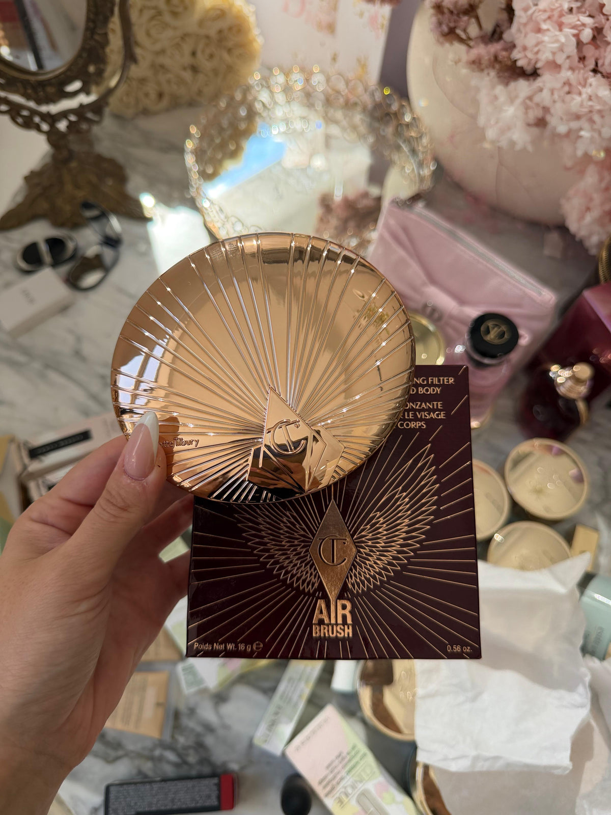 CHARLOTTE TILBURY Airbrush Bronzer (2)
Matte Bronzing Filter For Face And Body
