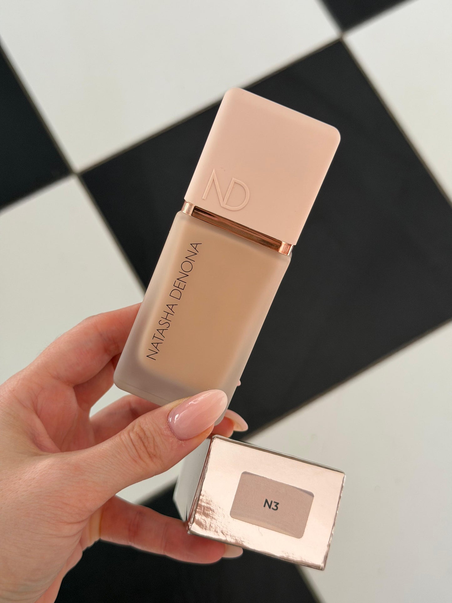 NATASHA DENONA Hy-Glam Foundation (N3)
Hydrating, Blurring, Longwear Serum With Radiant, Creasless Coverage