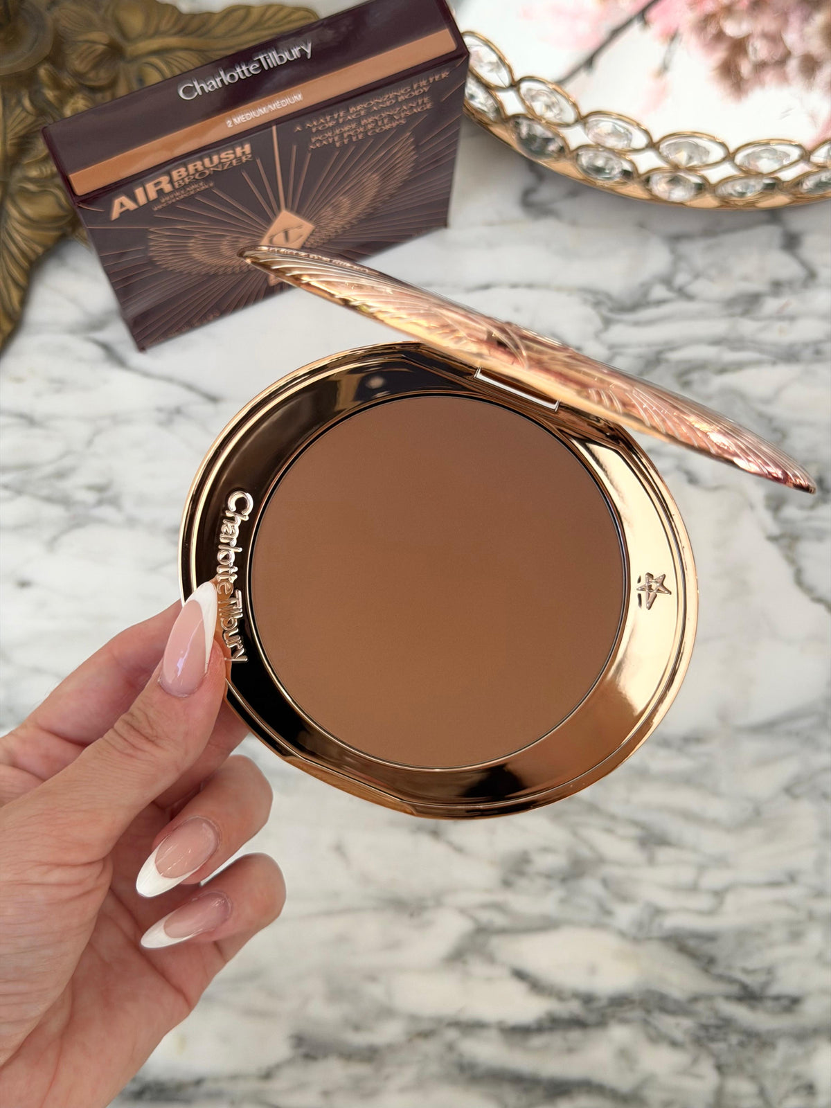 CHARLOTTE TILBURY Airbrush Bronzer (2)
Matte Bronzing Filter For Face And Body