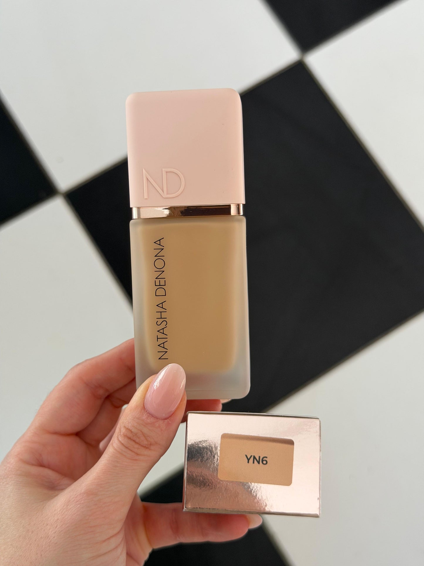 NATASHA DENONA Hy-Glam Foundation (YN6)
Hydrating, Blurring, Longwear Serum With Radiant, Creasless Coverage